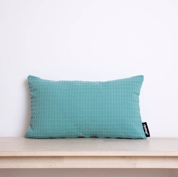 Housse de coussin gaufré 100% coton turquoise 30x50 cm