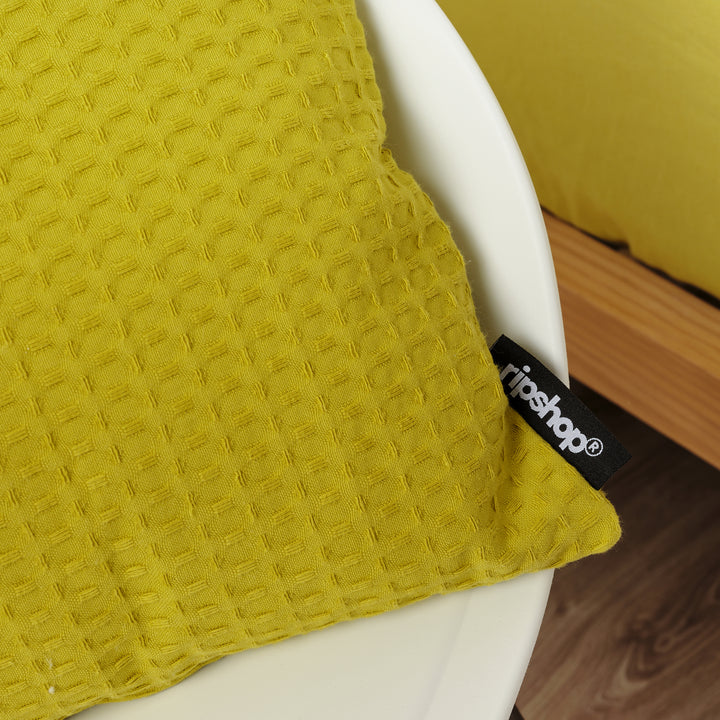 Housse de coussin gaufré 100% coton vert pistache 30x50 cm