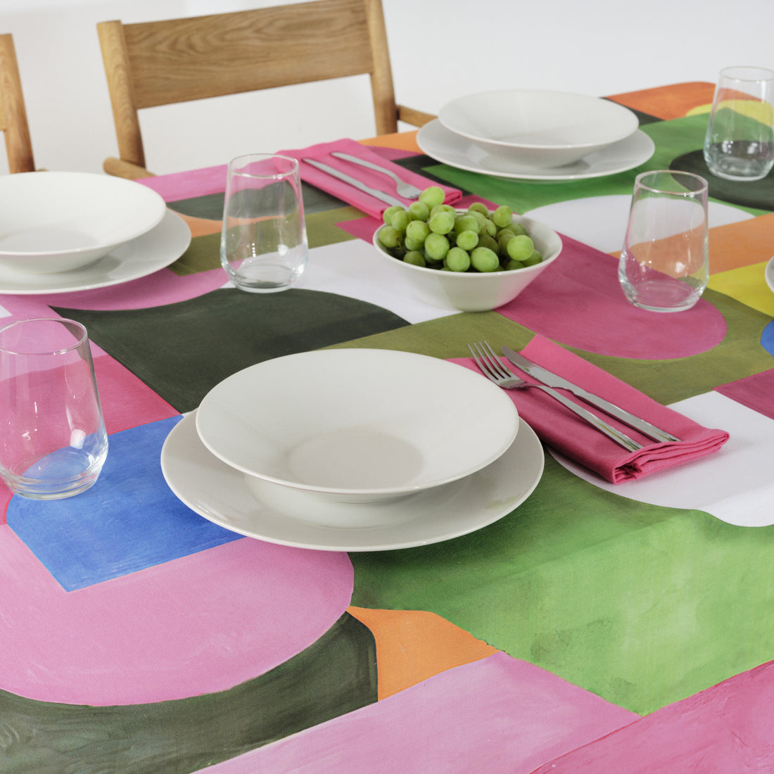 Dundee 100% cotton stain-resistant resin tablecloth
