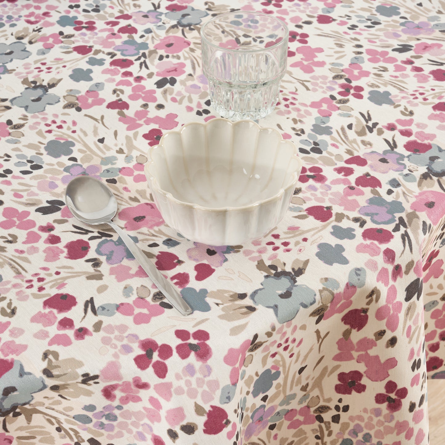 Round stain-resistant tablecloth 0120-52