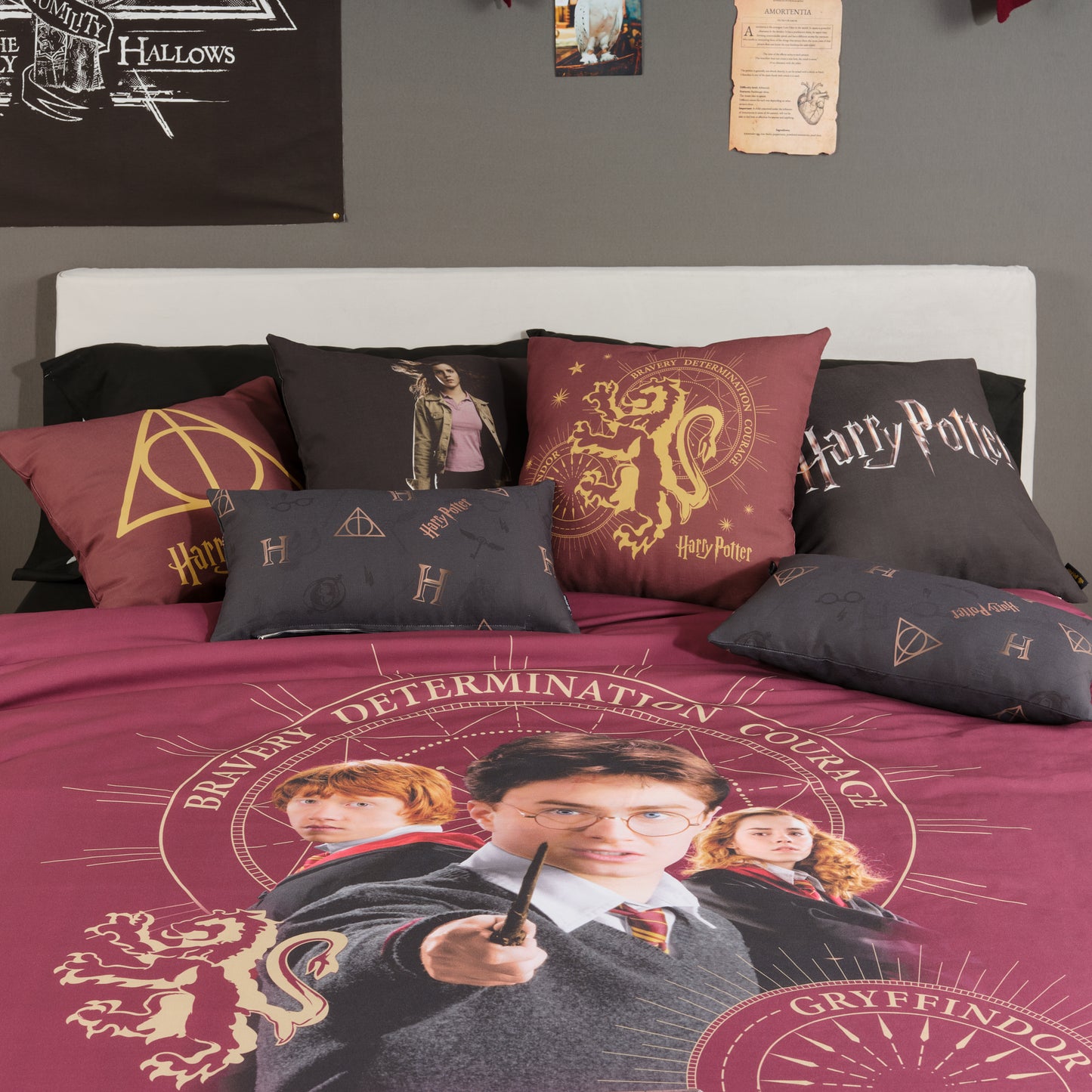 Housse de coussin Reliques de la Mort Bordeaux A 50X50 cm Harry Potter