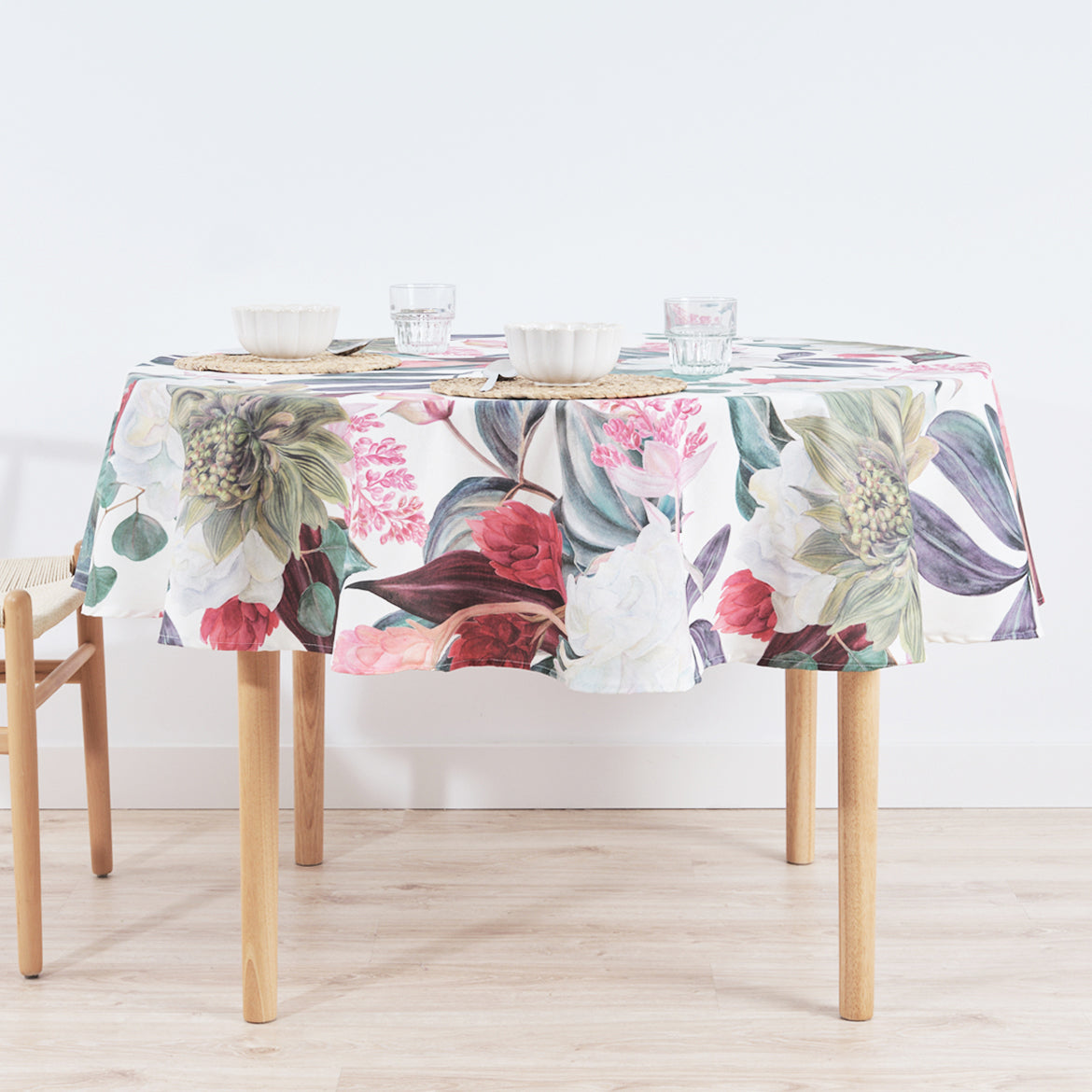 Round stain-resistant tablecloth 0318-105