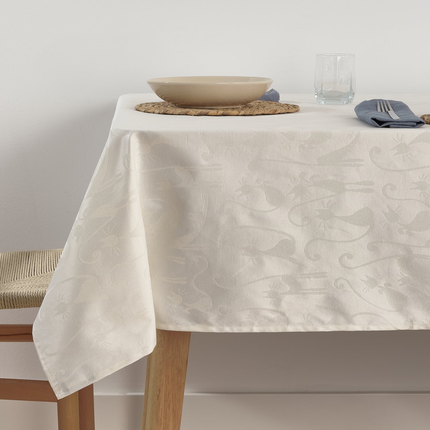 Mantel antimanchas jacquard Acacia 2342 Crudo