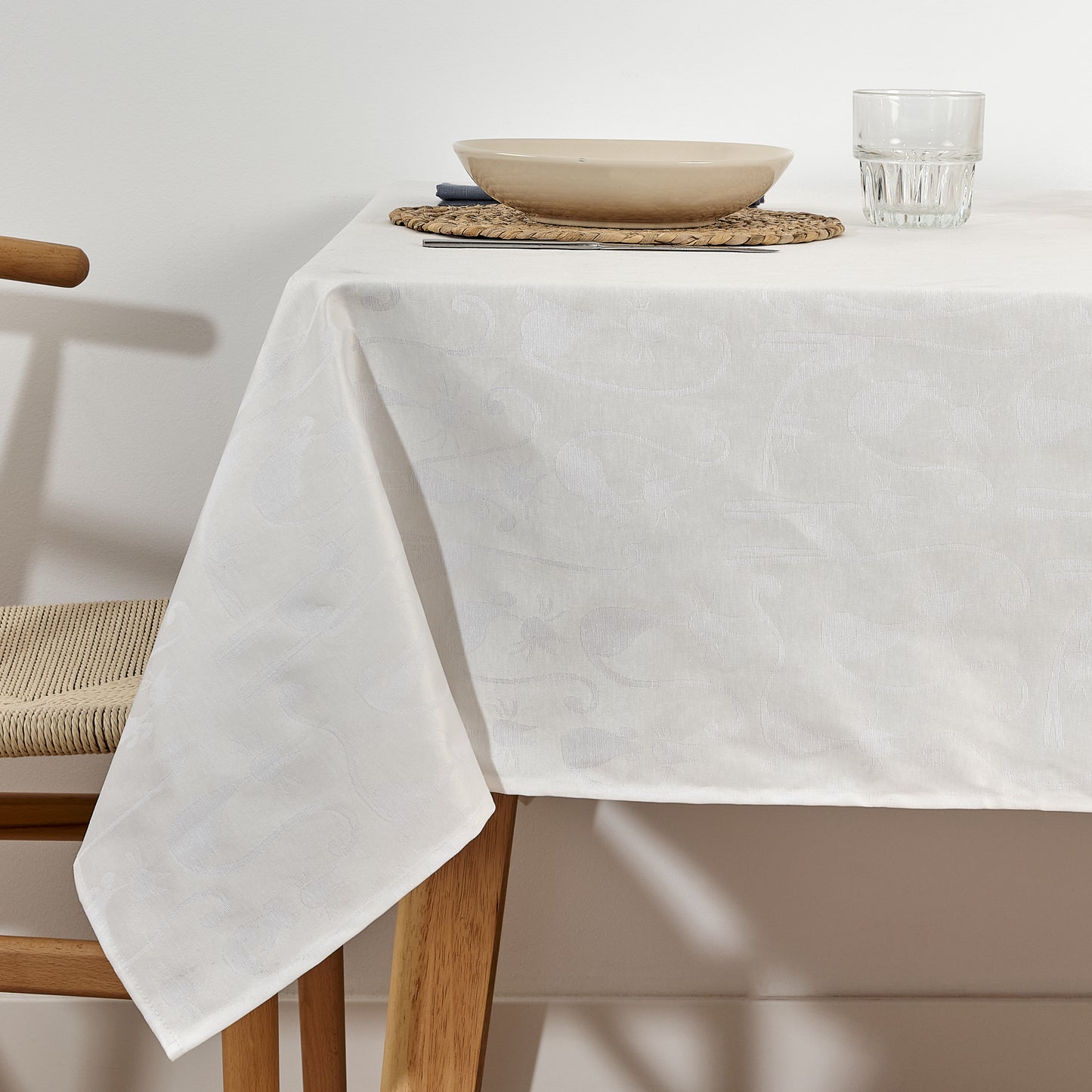 Nappe antitache jacquard acacia 2342 Blanc