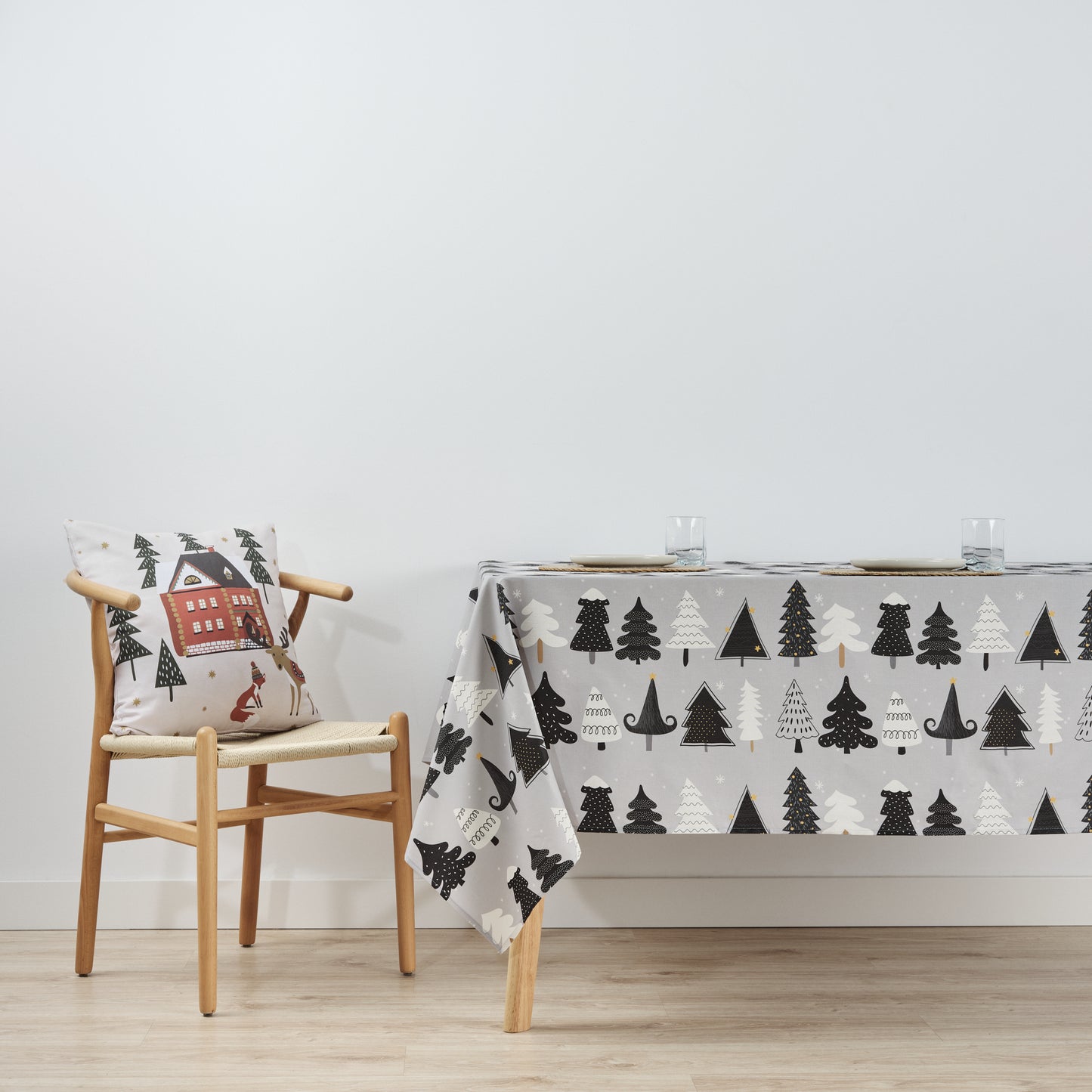 Noel 4 stain-resistant tablecloth