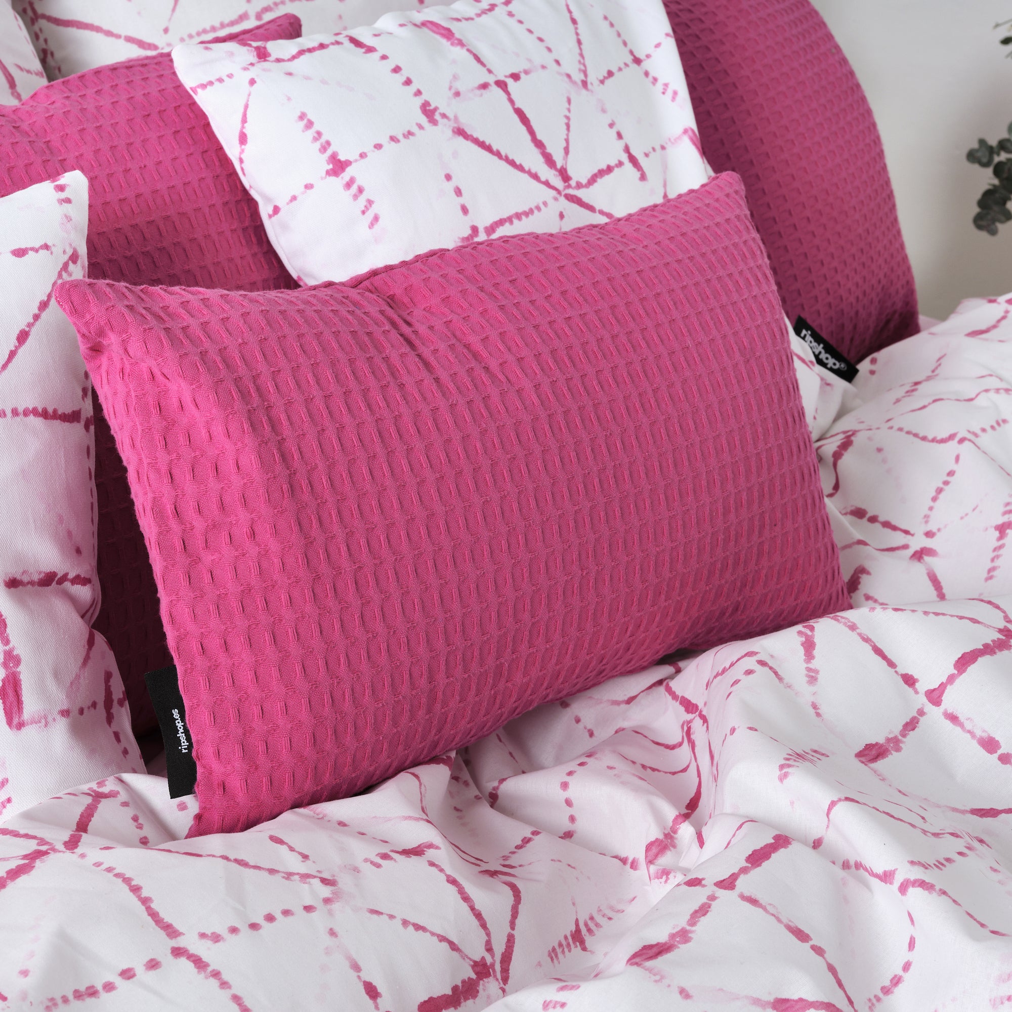 Housse de coussin gaufré 100% coton Fuchsia 30x50 cm