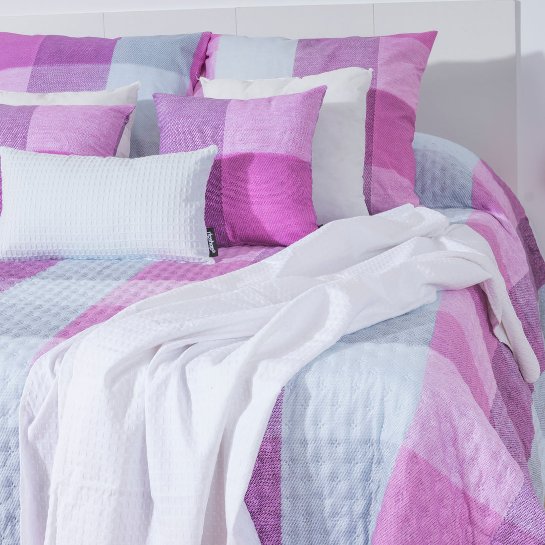 Bath Lila reversible mid-season quilt