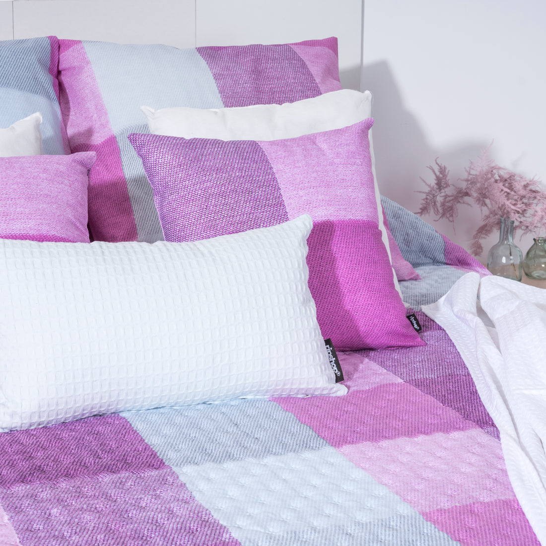 Bath Lila reversible mid-season quilt