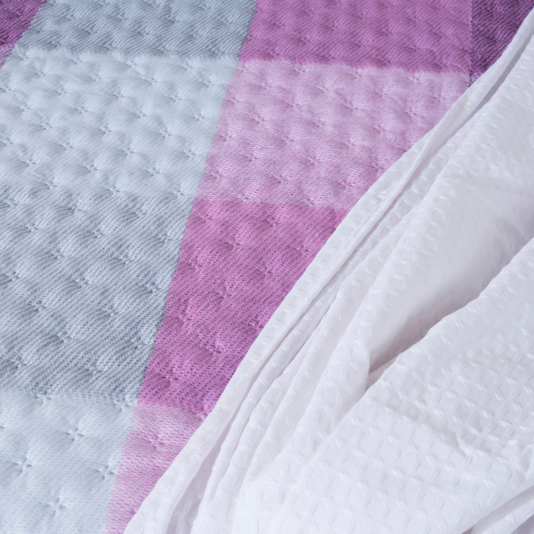 Bath Lila reversible mid-season quilt