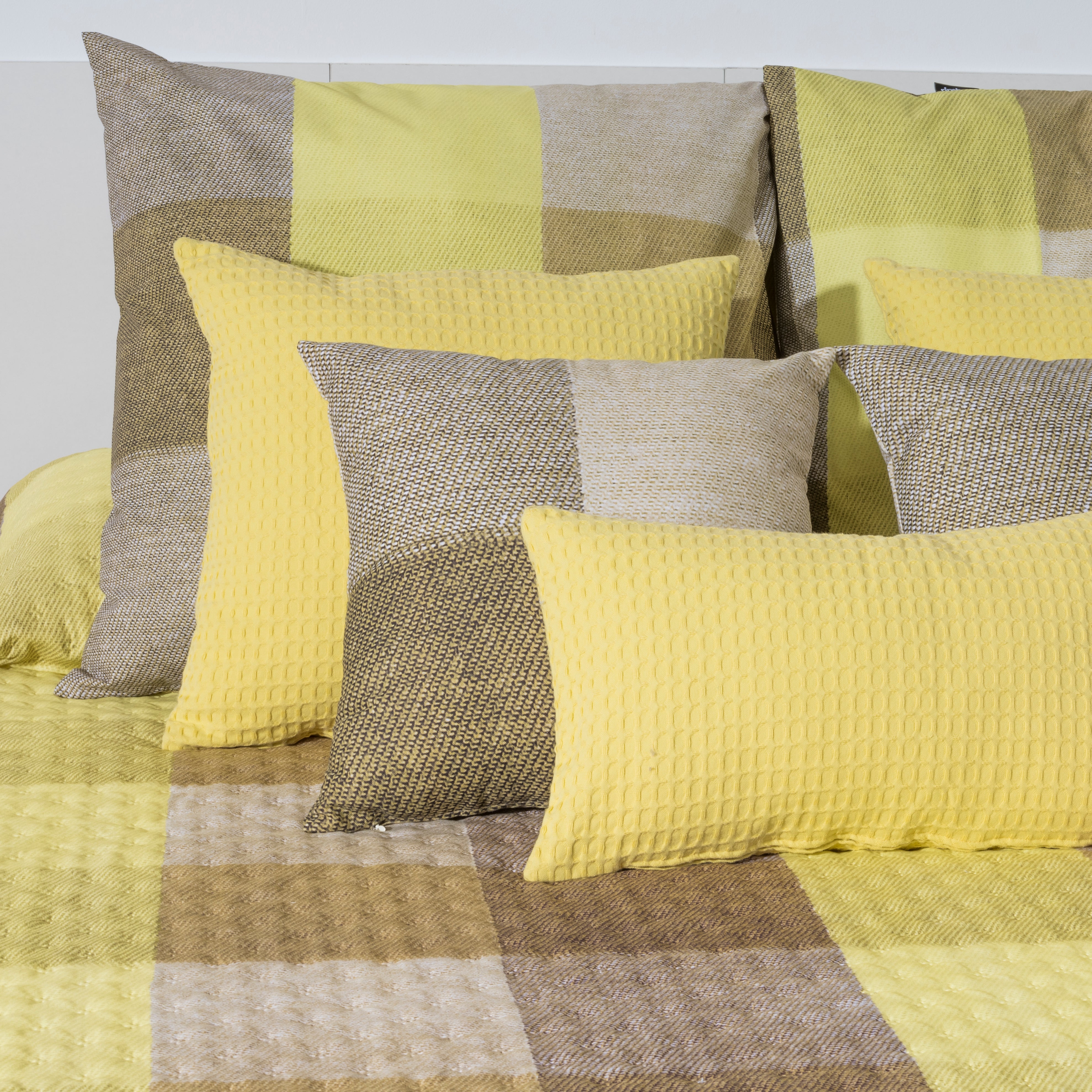 Bath reversible mid-season quilt green