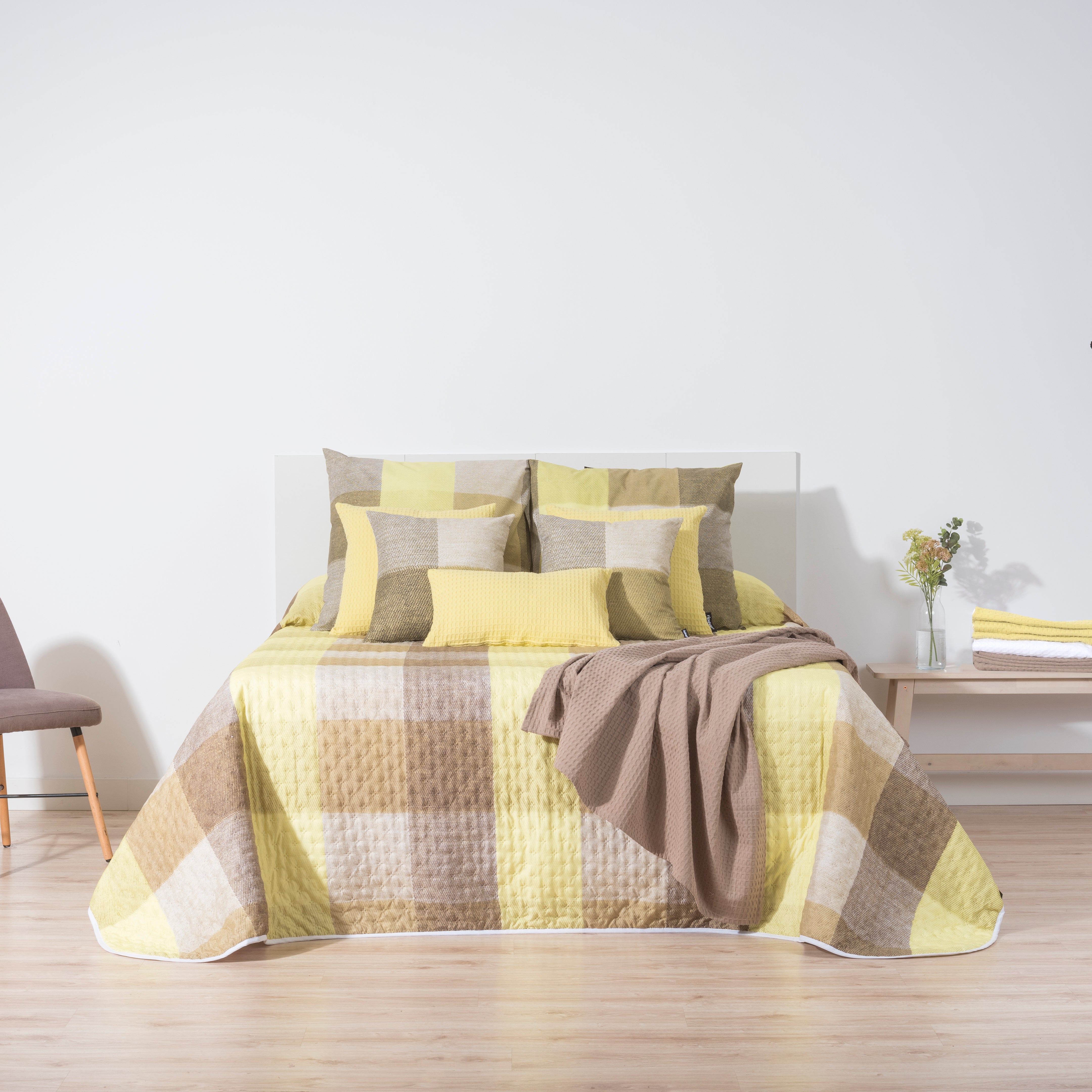 Bath reversible mid-season quilt green