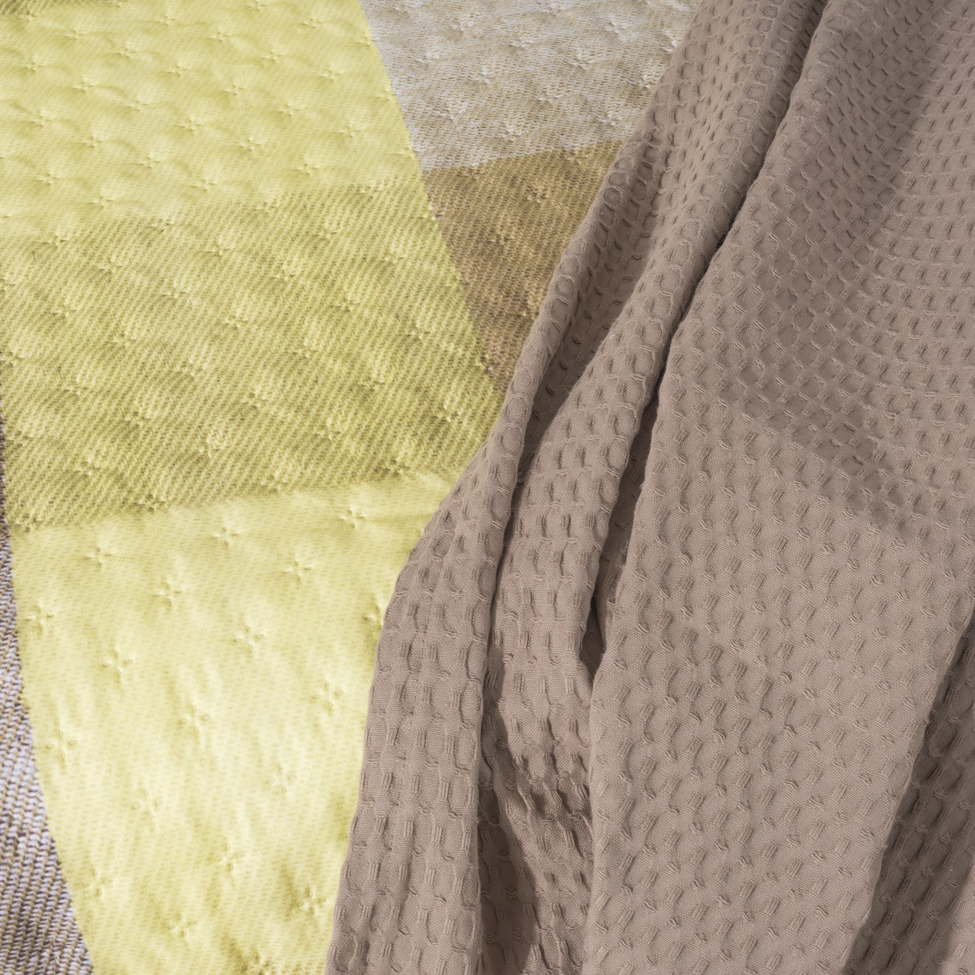 Bath reversible mid-season quilt green