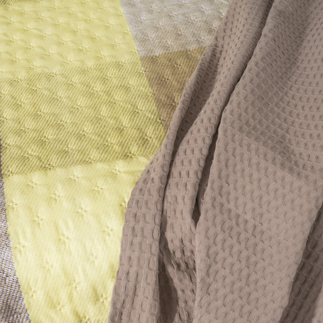 Bath reversible mid-season quilt green