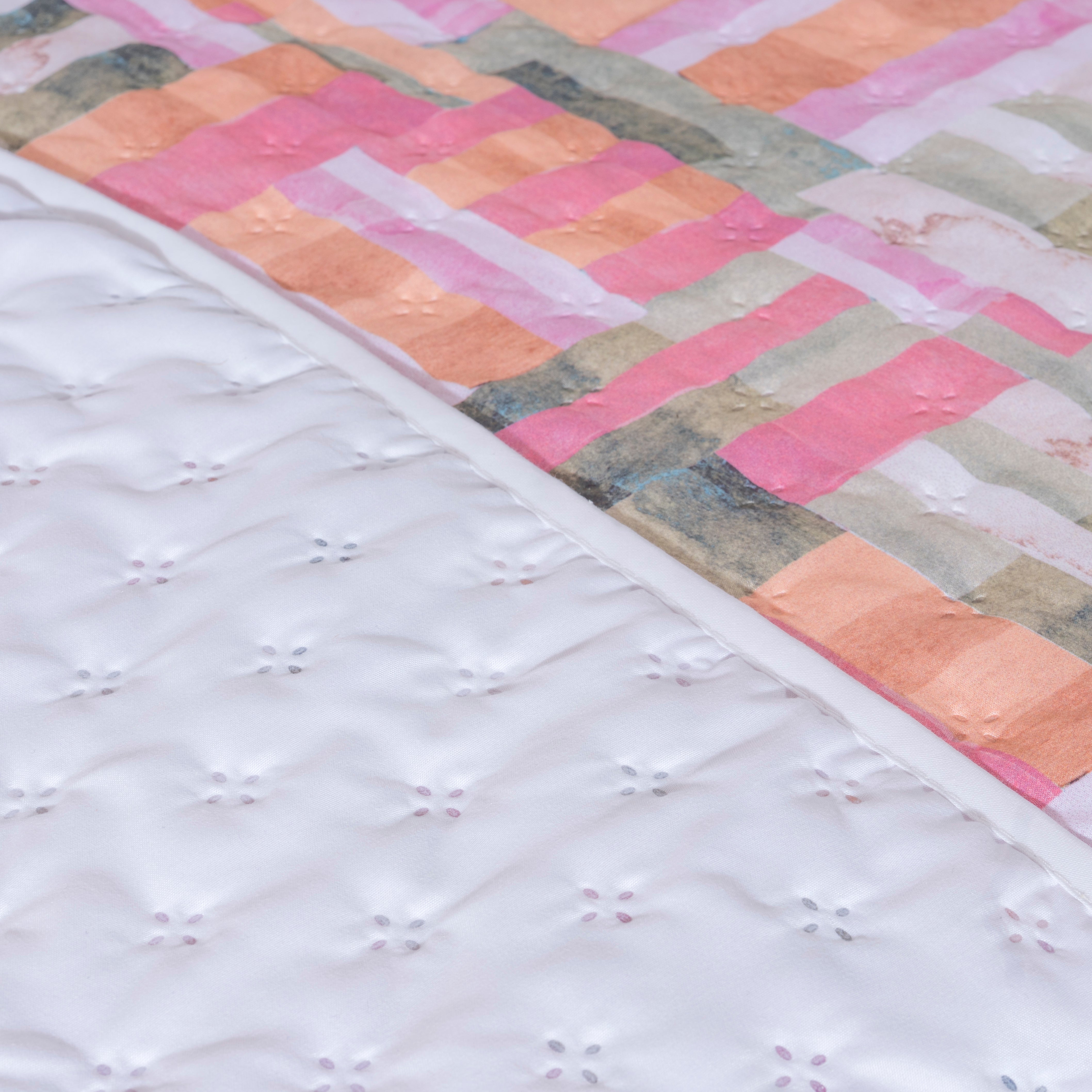 Diss Fuchsia reversible mid-season quilt