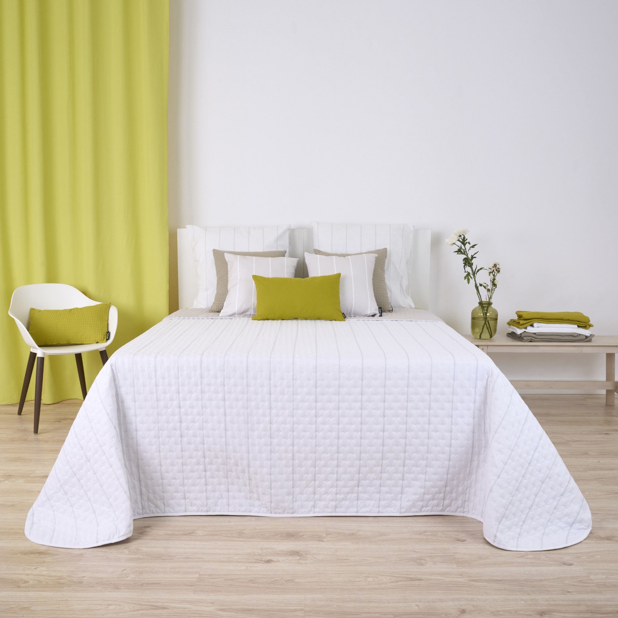 Hyde Beige reversible mid-season quilt