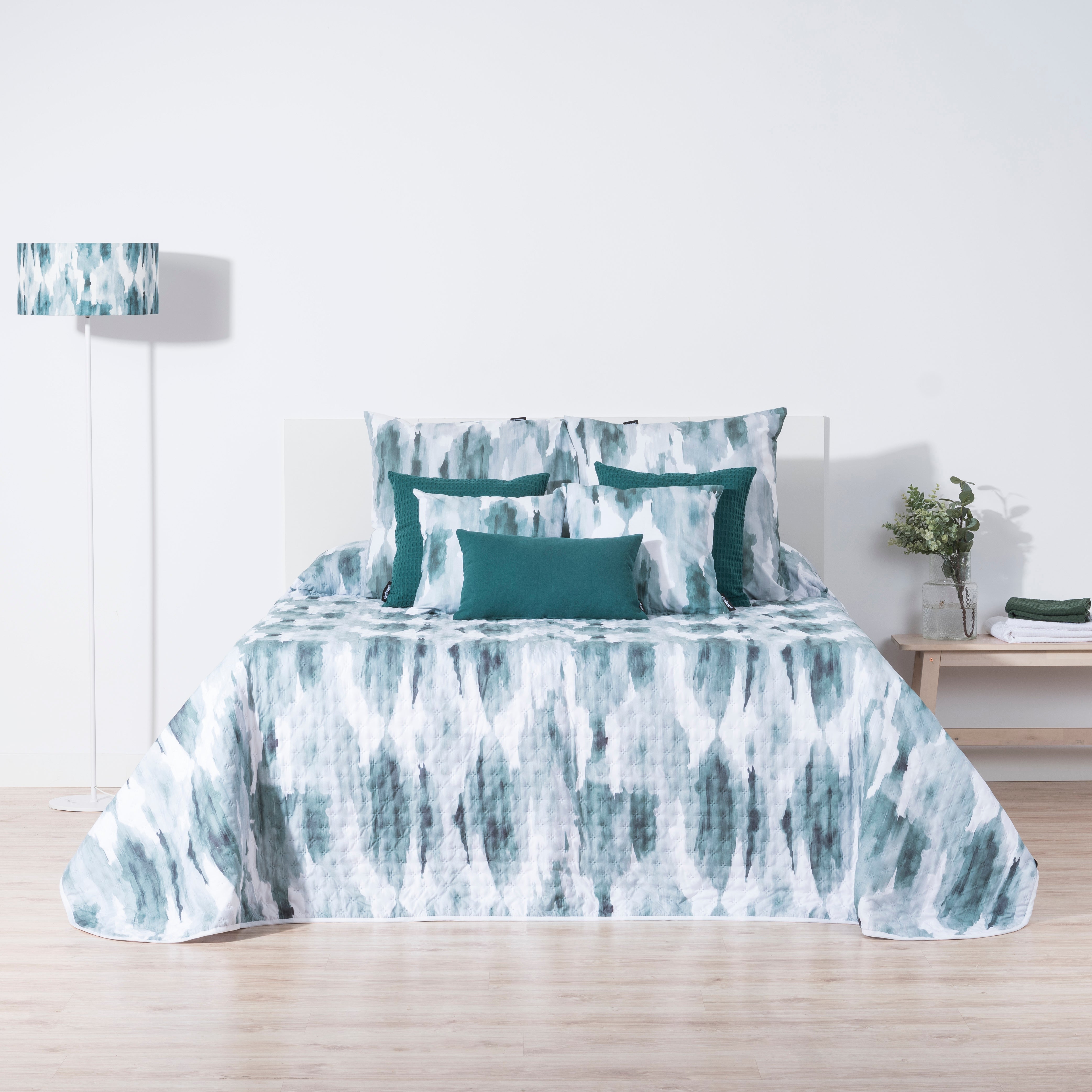 Luton Esmeralda reversible mid-season quilt