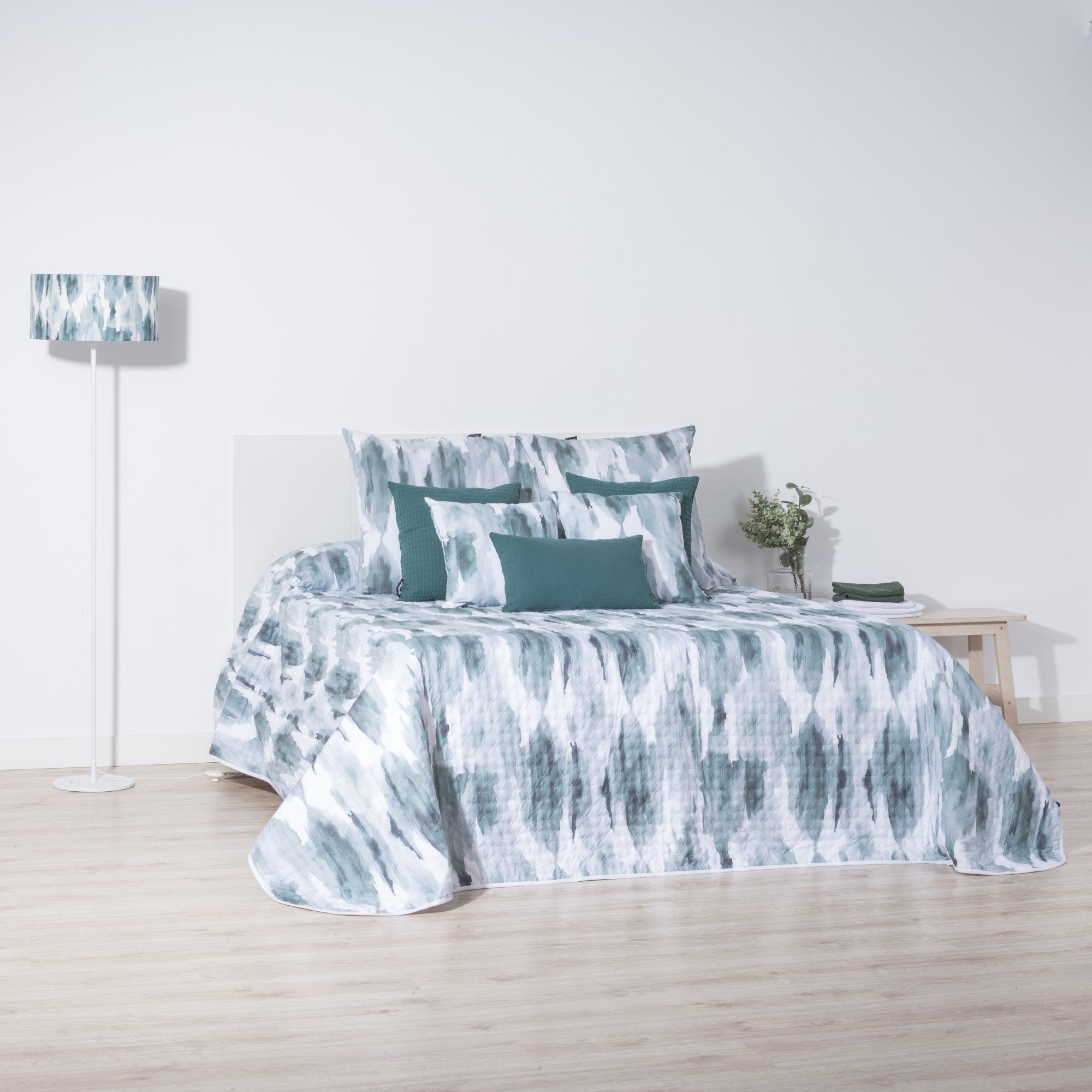 Luton Esmeralda reversible mid-season quilt