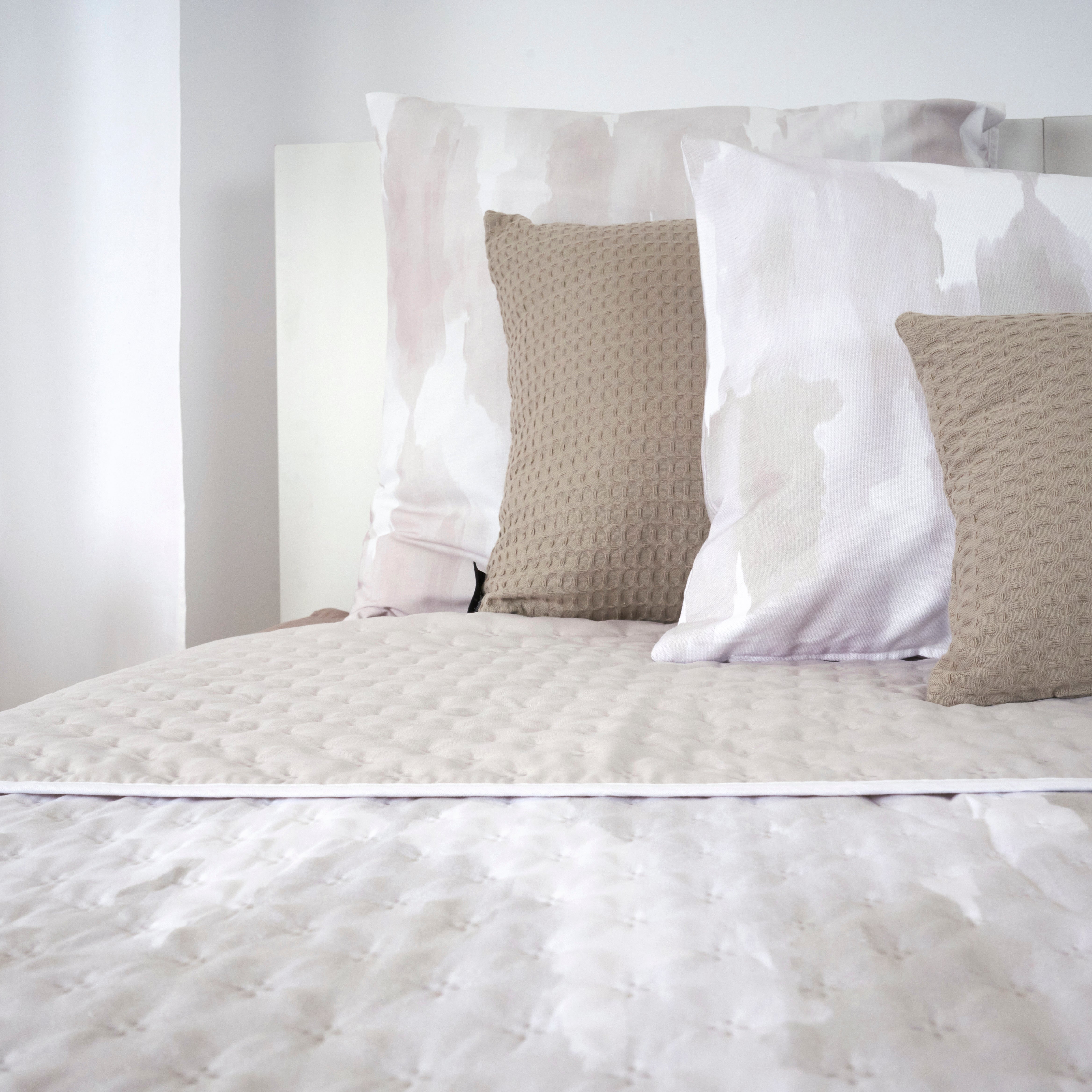 Luton Grey Reversible Mid-Season Quilt