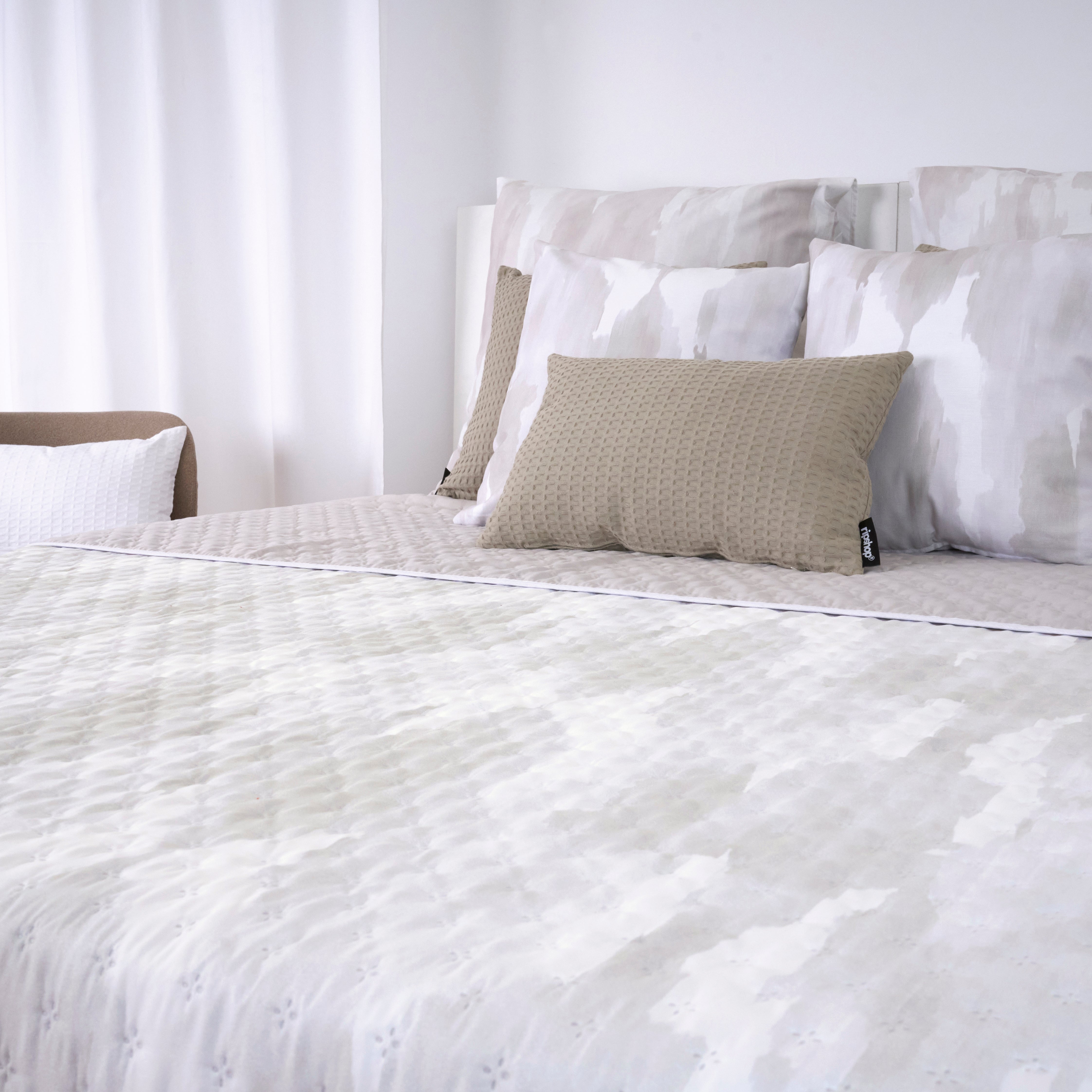 Luton Grey Reversible Mid-Season Quilt