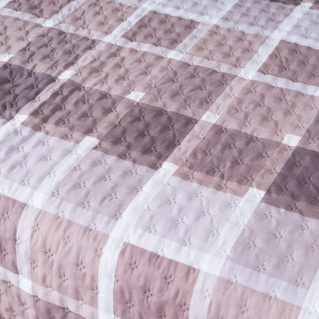 Sutton Brown reversible mid-season quilt