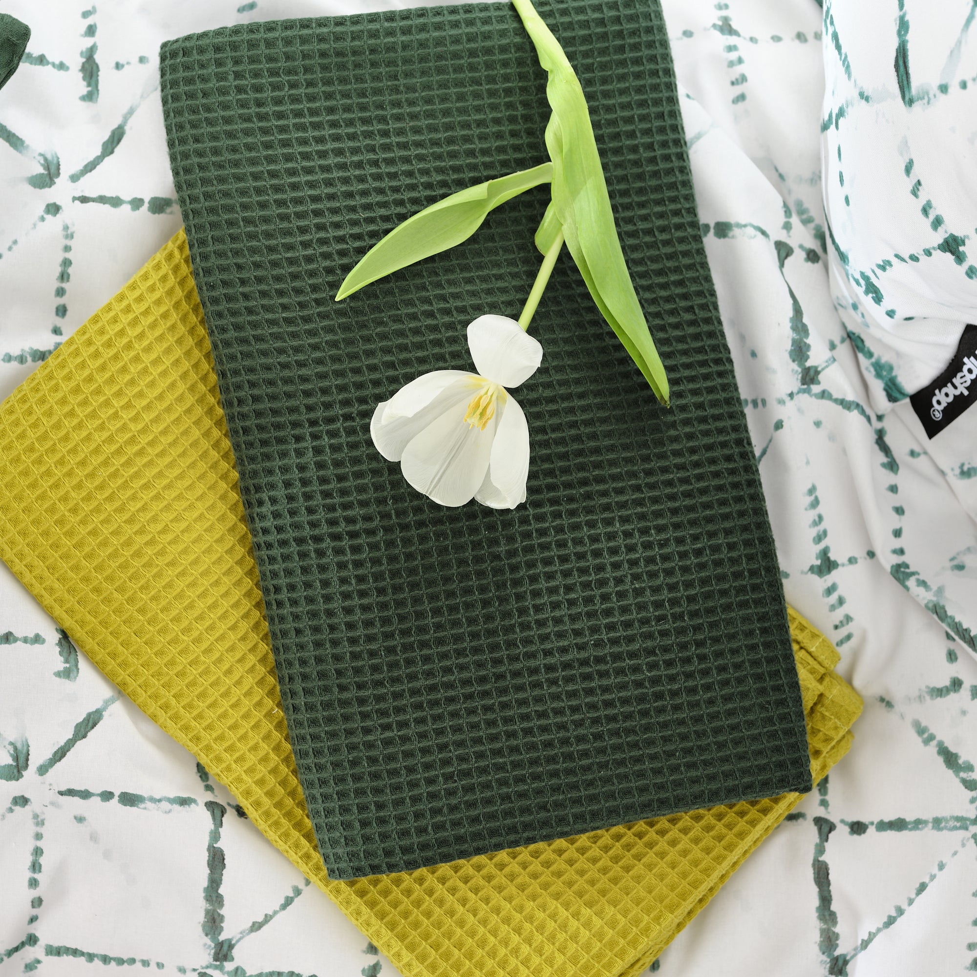 Serviette gaufrée 100% coton vert bouteille