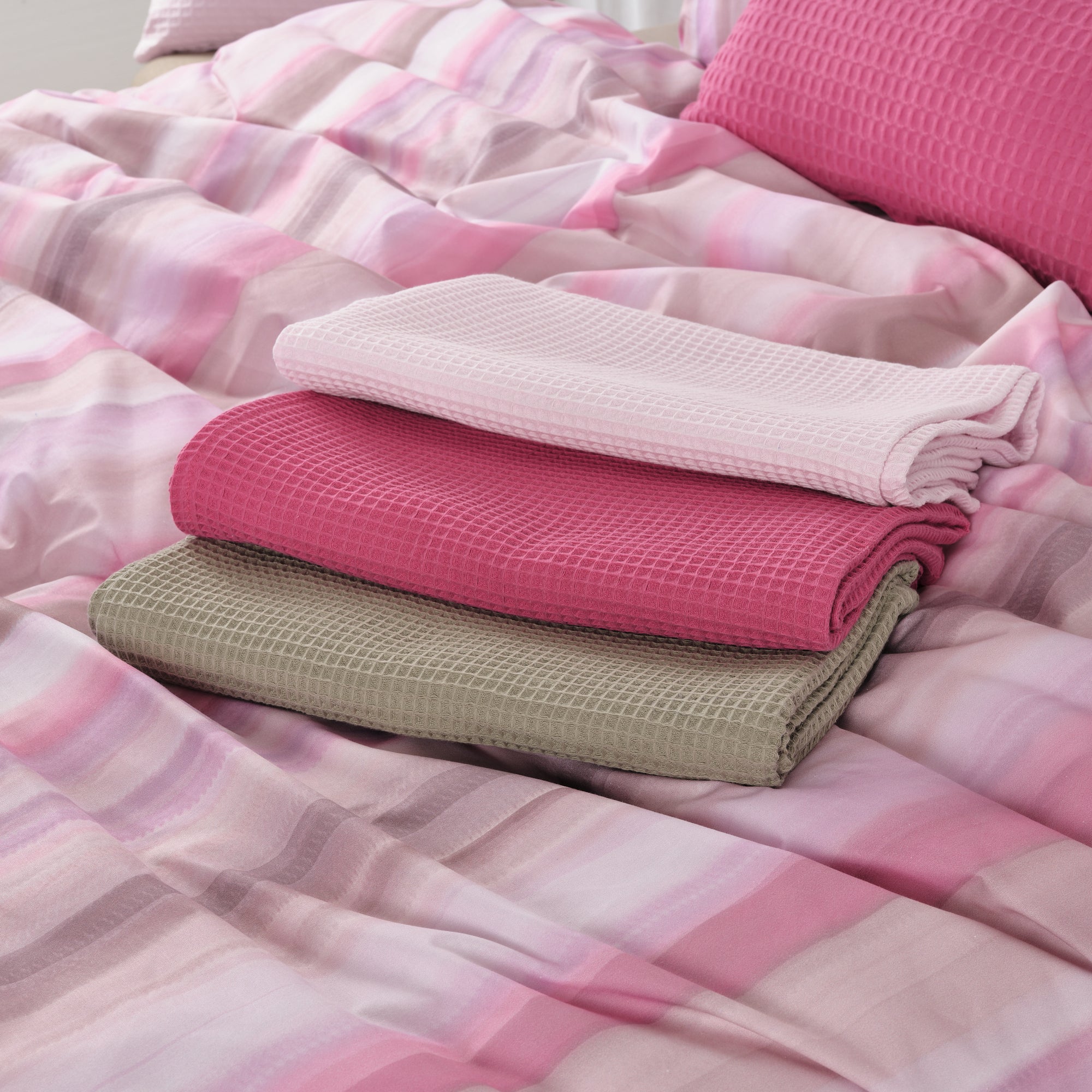 Serviette gaufrée 100% coton rose pâle