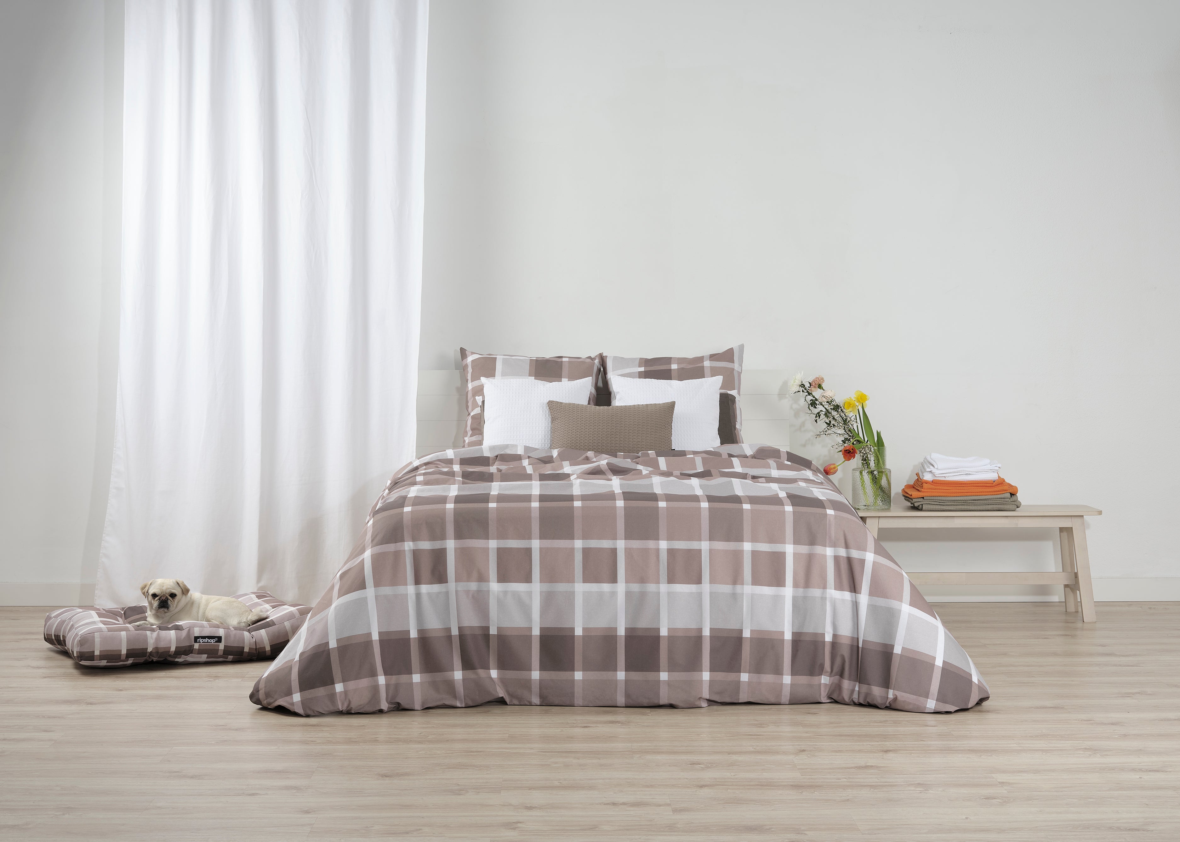 100% Cotton Stain Resistant Pet Bed Sutton Brown