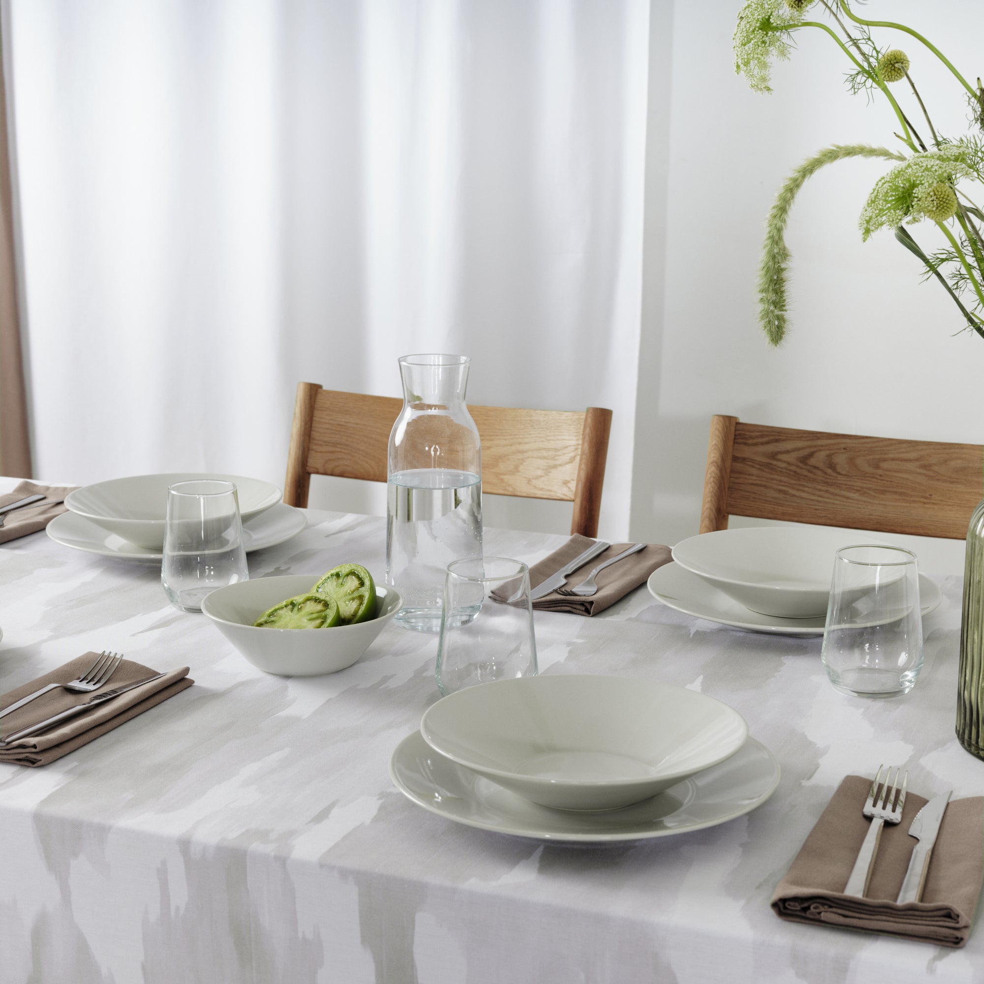 100% cotton stain-resistant resin tablecloth Luton 2