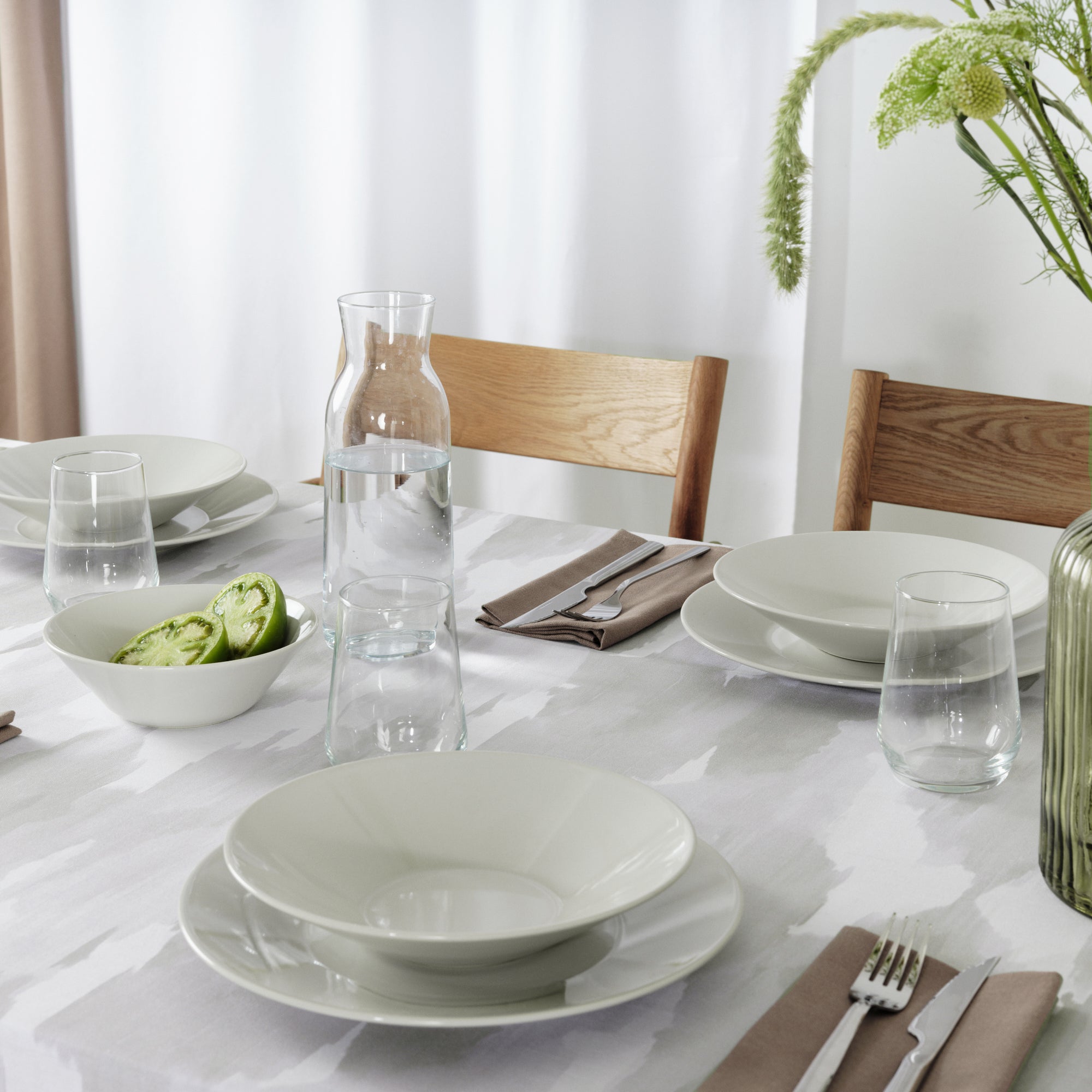 100% cotton stain-resistant resin tablecloth Luton 2