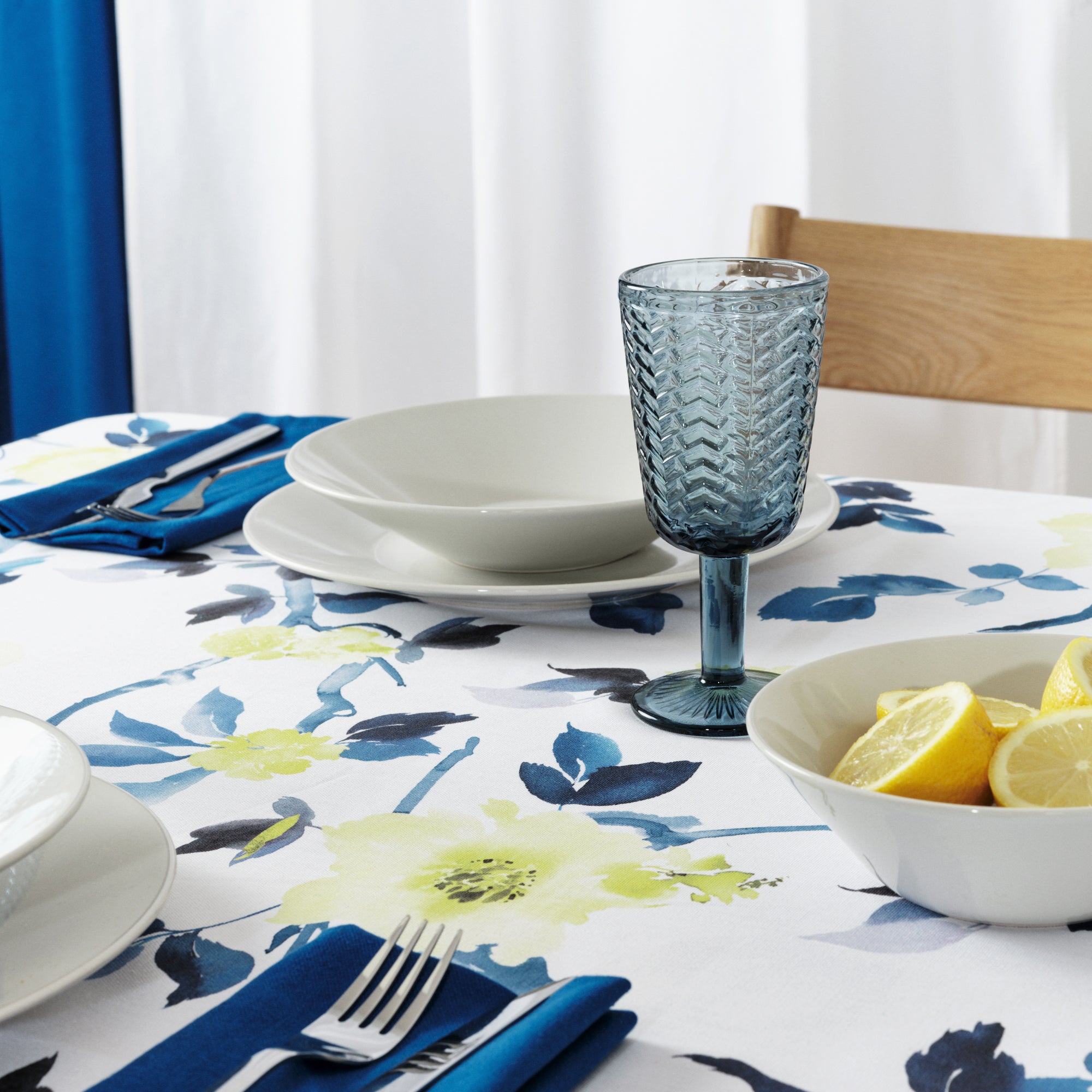 100% cotton stain-resistant resin tablecloth Leeds Blue