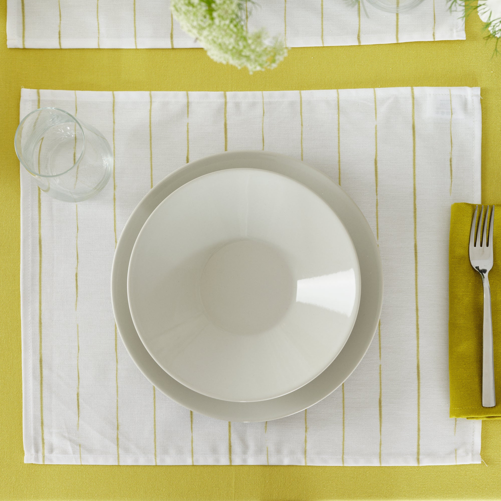 Paquet de 2 pièces. Set de table Andover 15 enduit de résine antitache