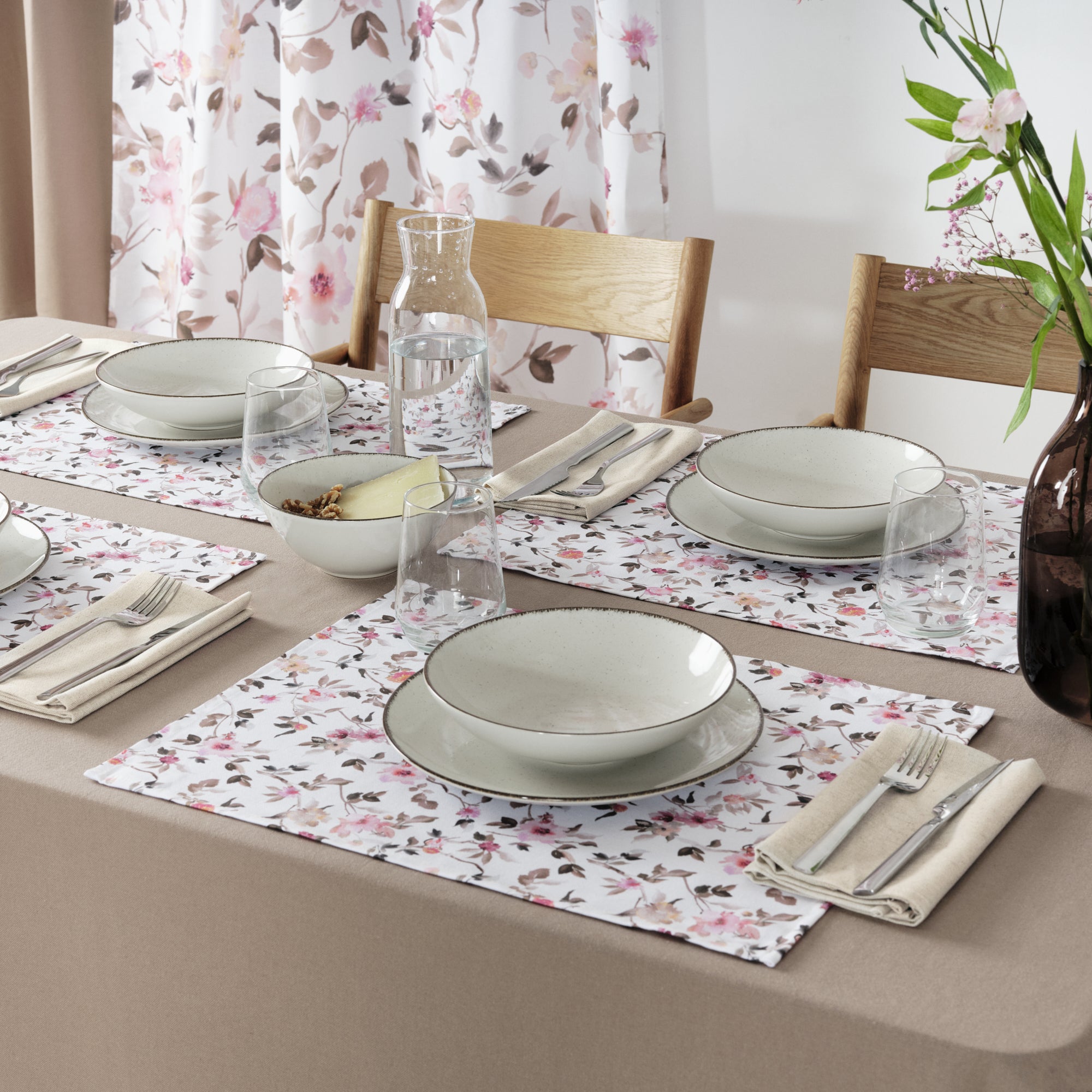 Paquet de 2 pièces. Set de table en résine antitache rose Leeds