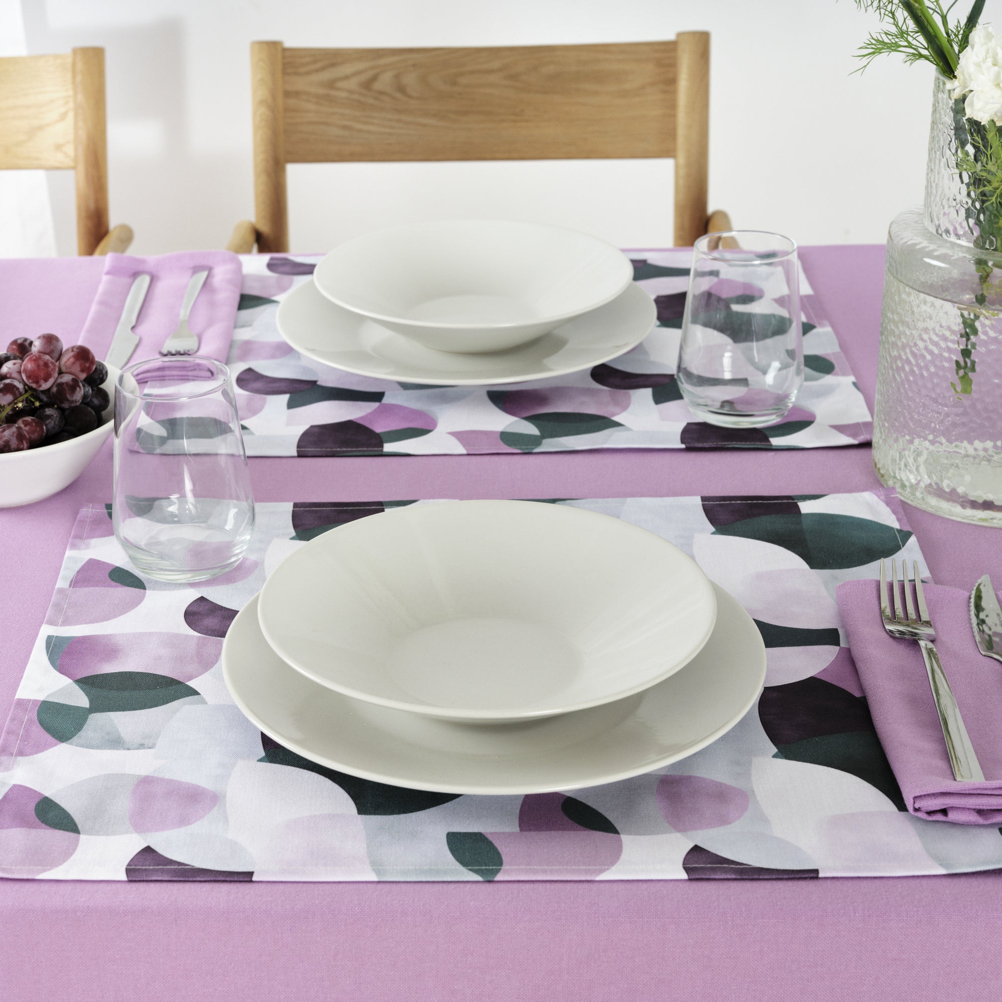 Pack of 2 York Lilac stain-resistant resin-coated individual tablecloths