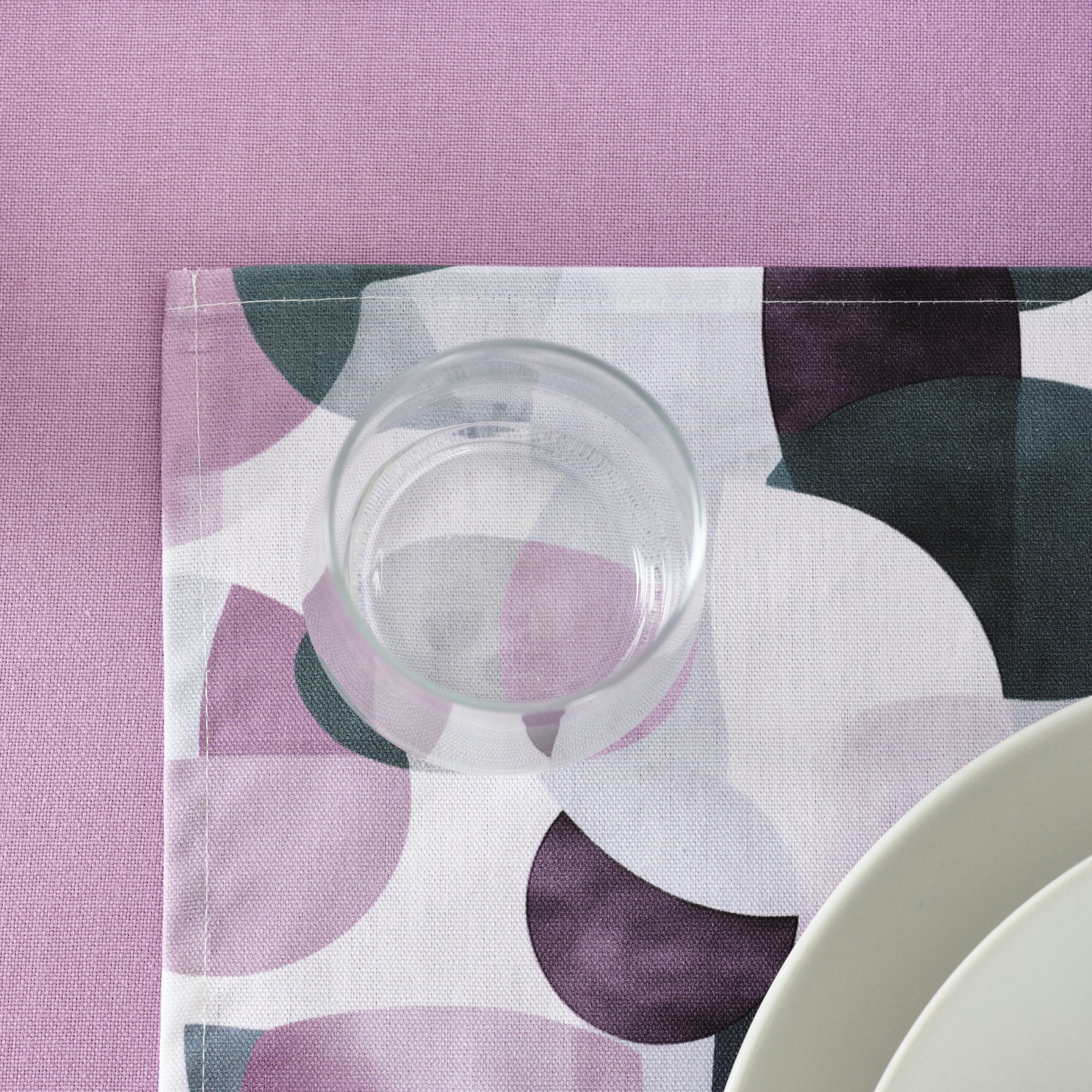 Pack of 2 York Lilac stain-resistant resin-coated individual tablecloths