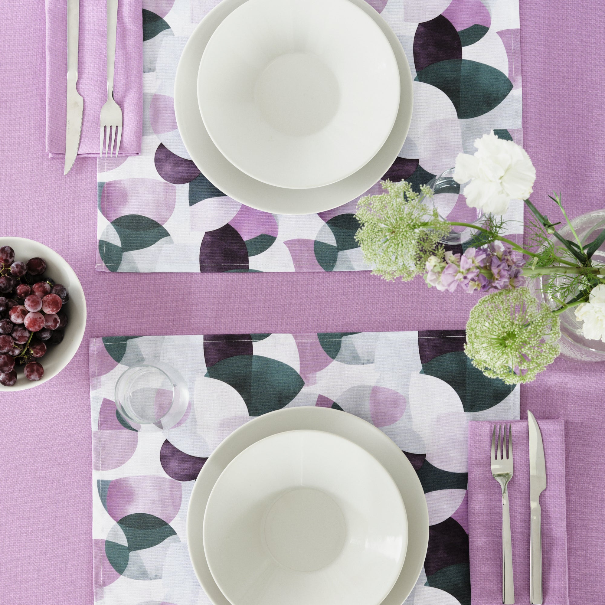 Pack of 2 York Lilac stain-resistant resin-coated individual tablecloths