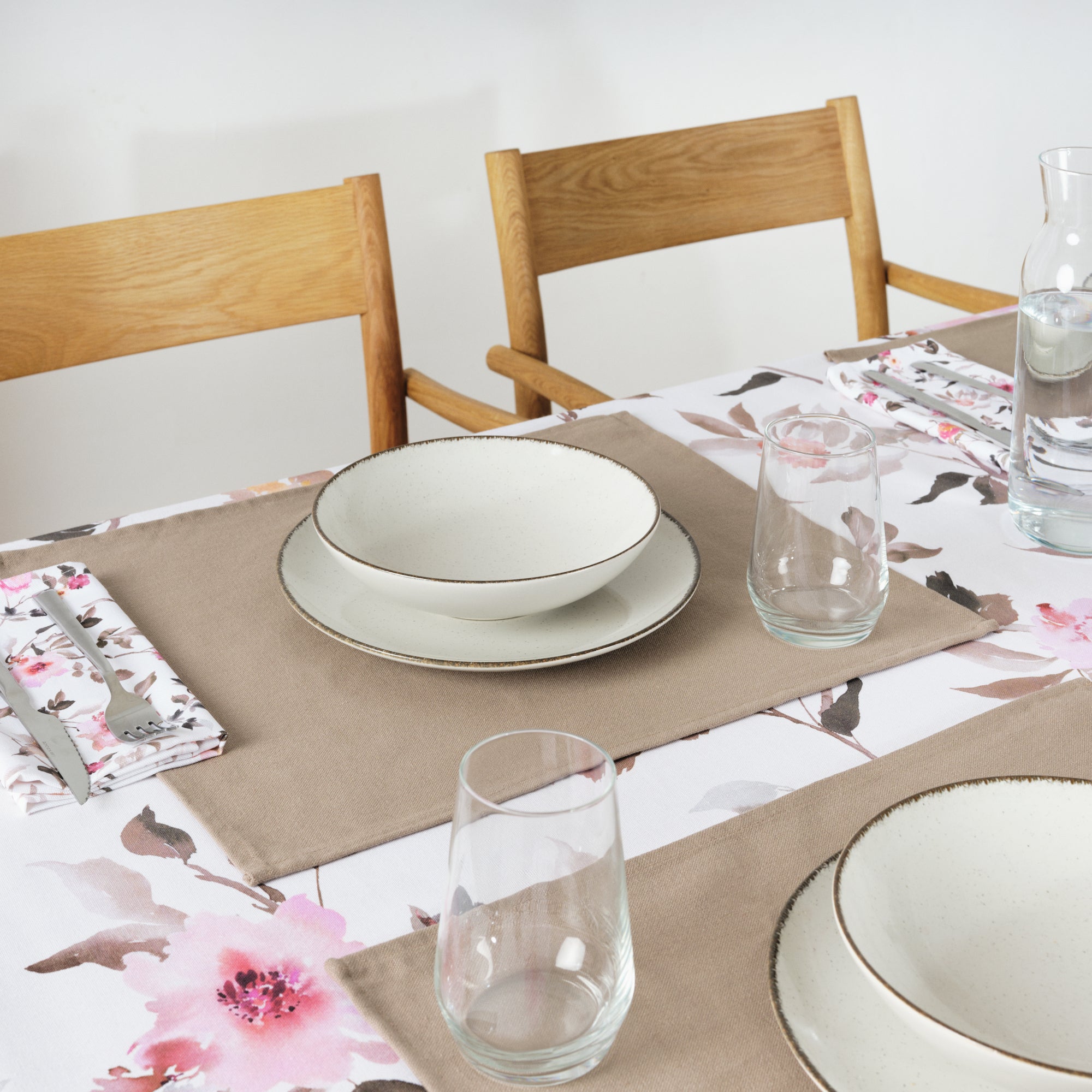 Paquet de 2 pièces. Set de table uni 100% lin Marron