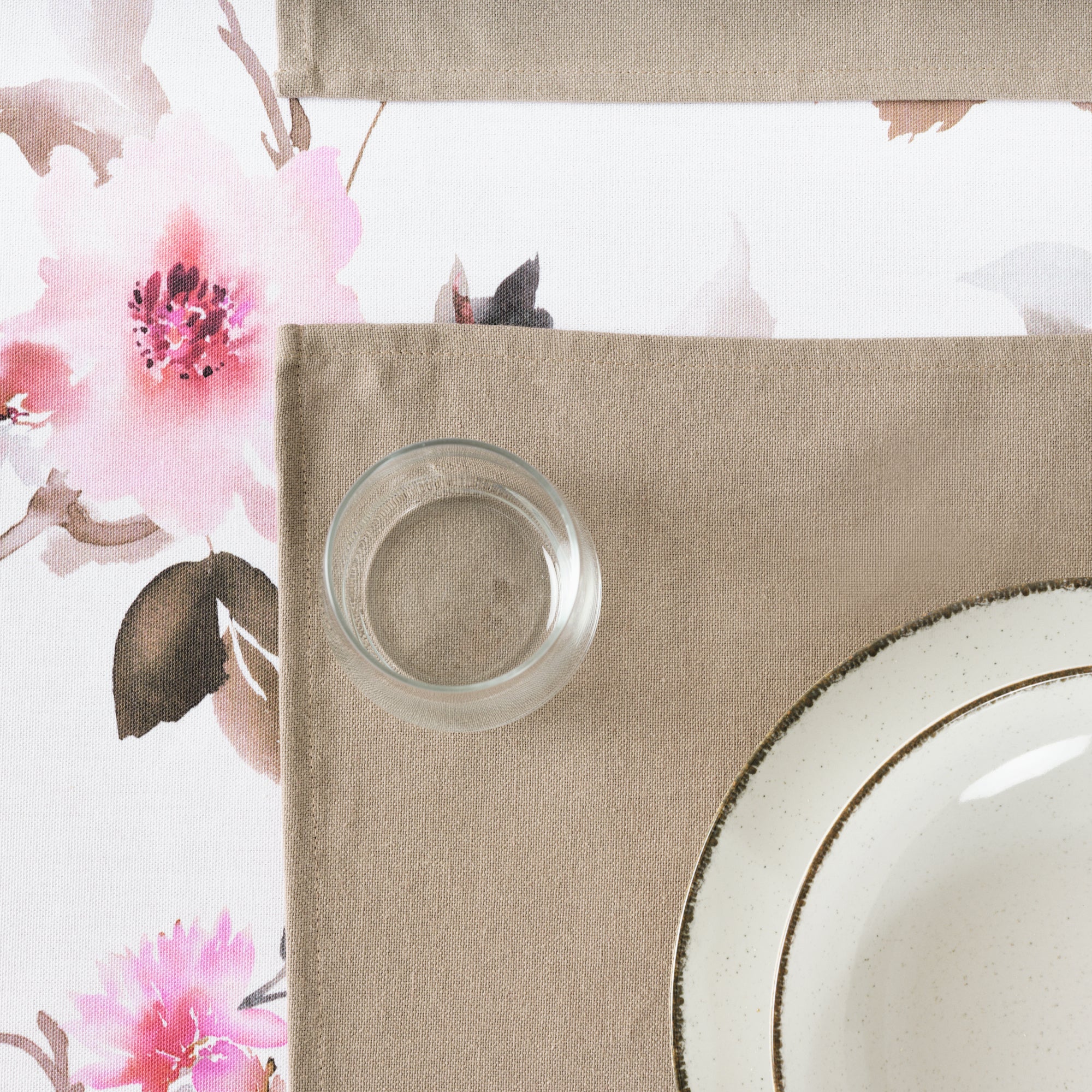 Paquet de 2 pièces. Set de table uni 100% lin Marron