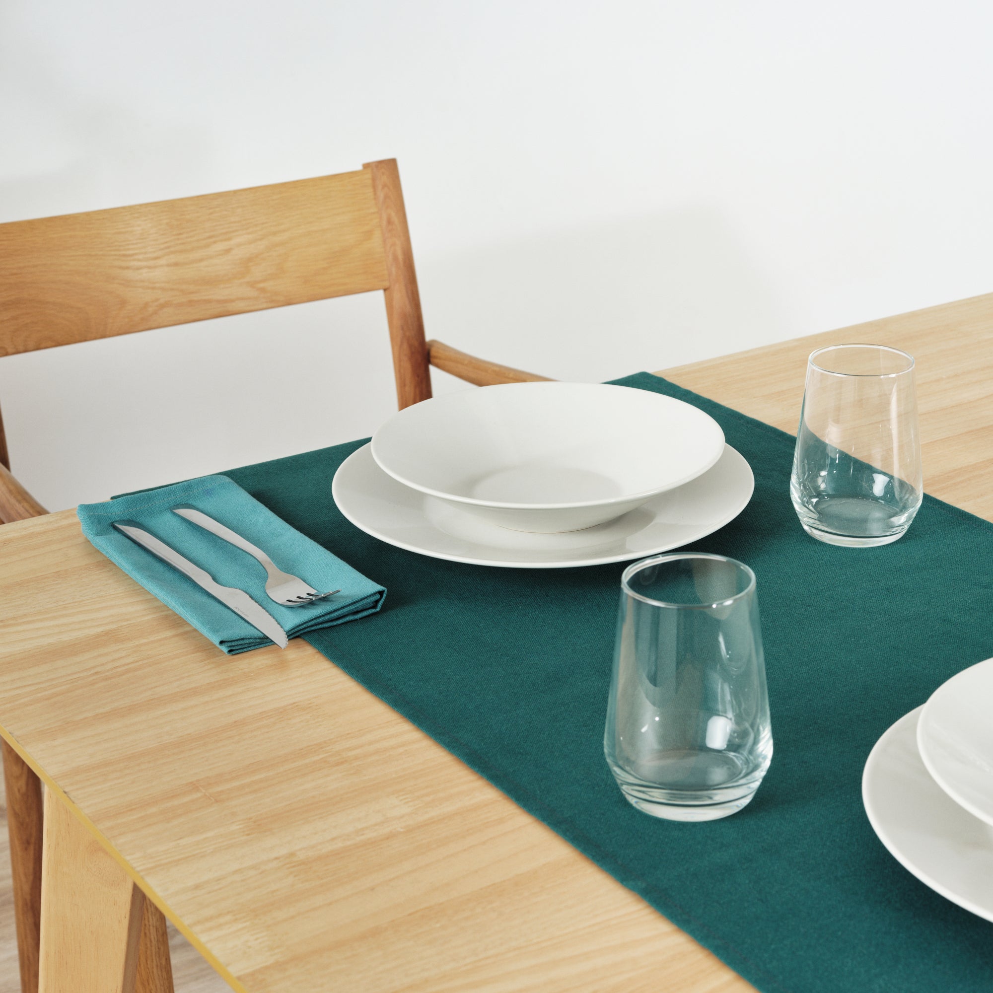 Chemin de table uni 100% lin Emeraude