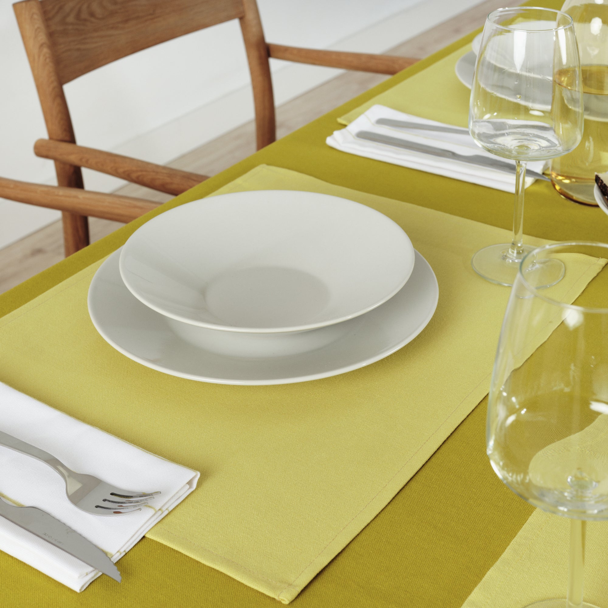 Paquet de 2 pièces. Set de table uni 100% lin Vert Clair