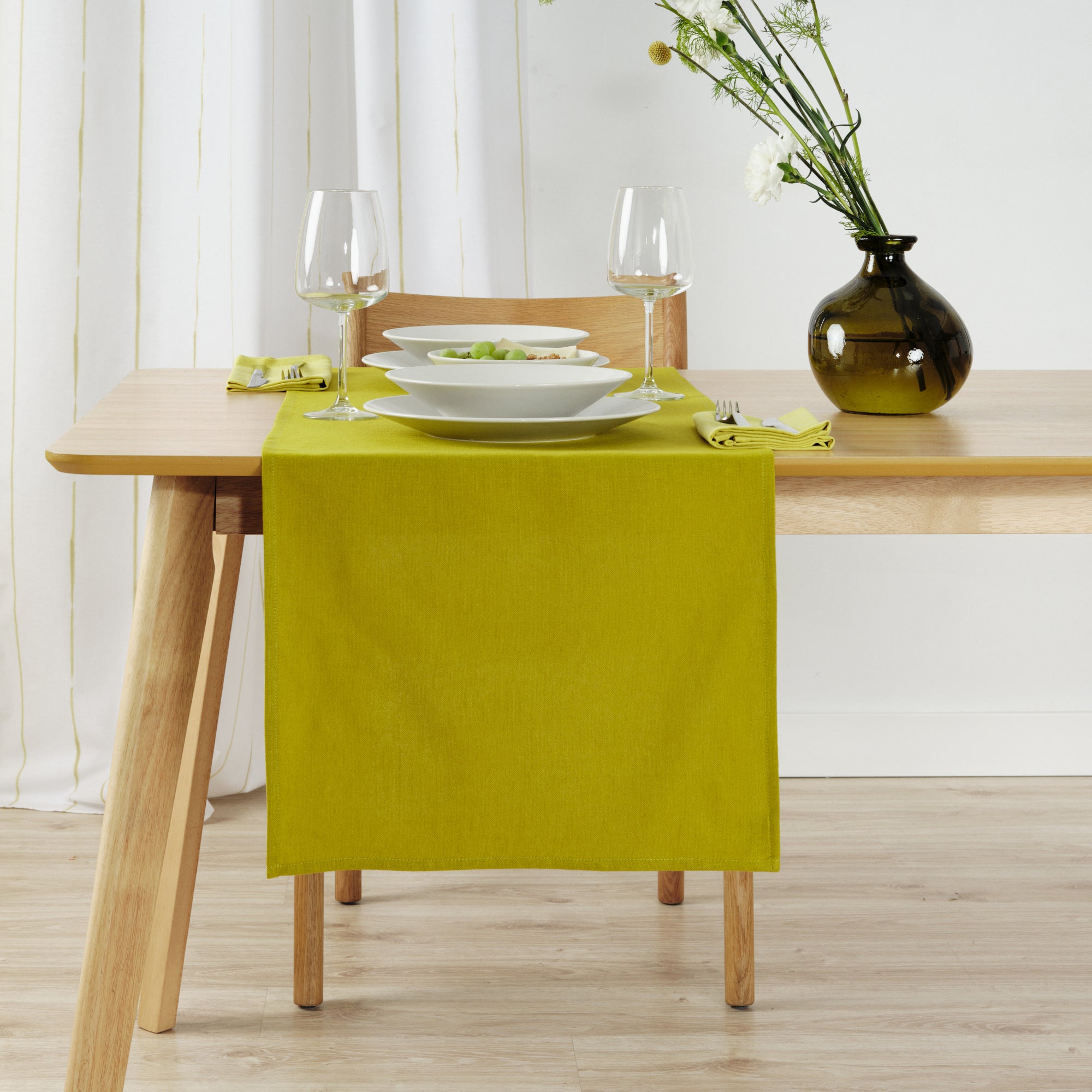 Chemin de table uni 100% lin Pistache