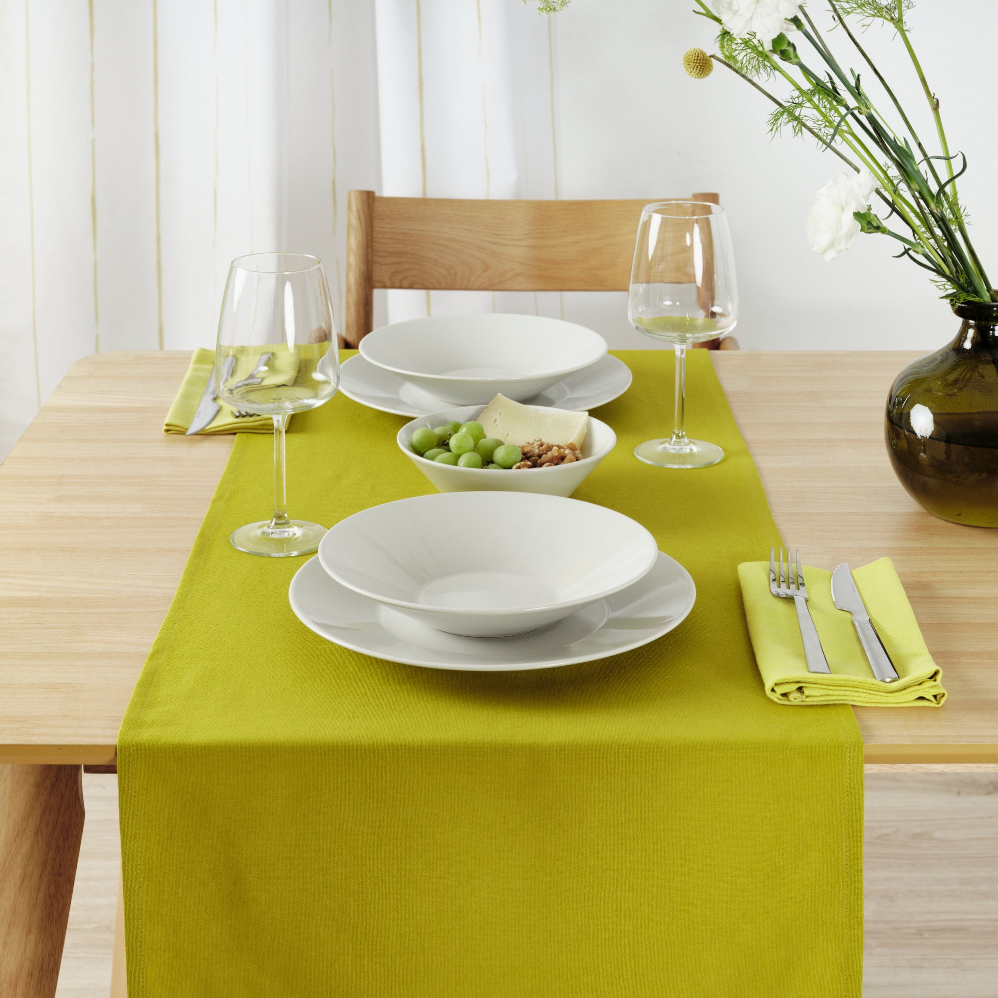 Chemin de table uni 100% lin Pistache