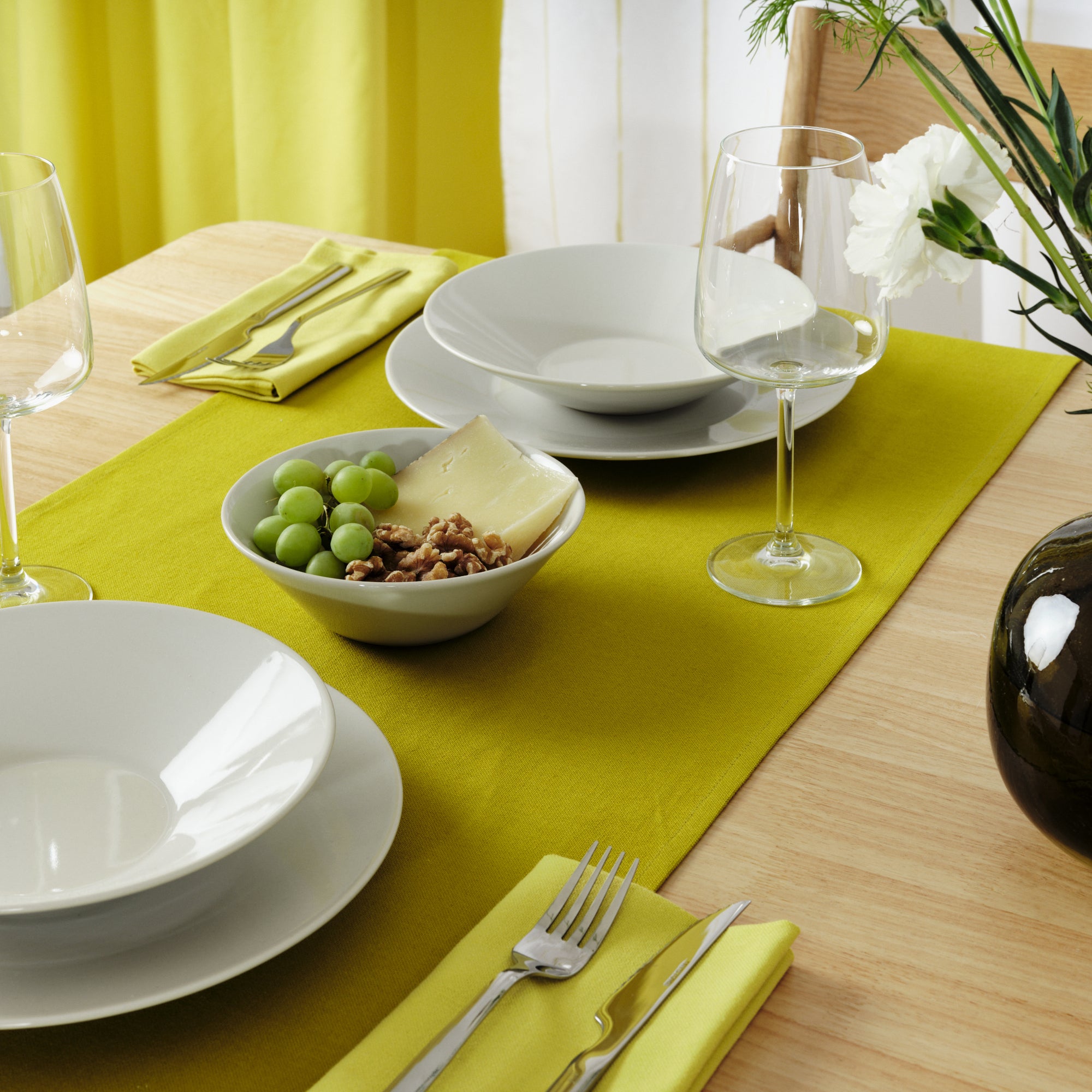 Chemin de table uni 100% lin Pistache