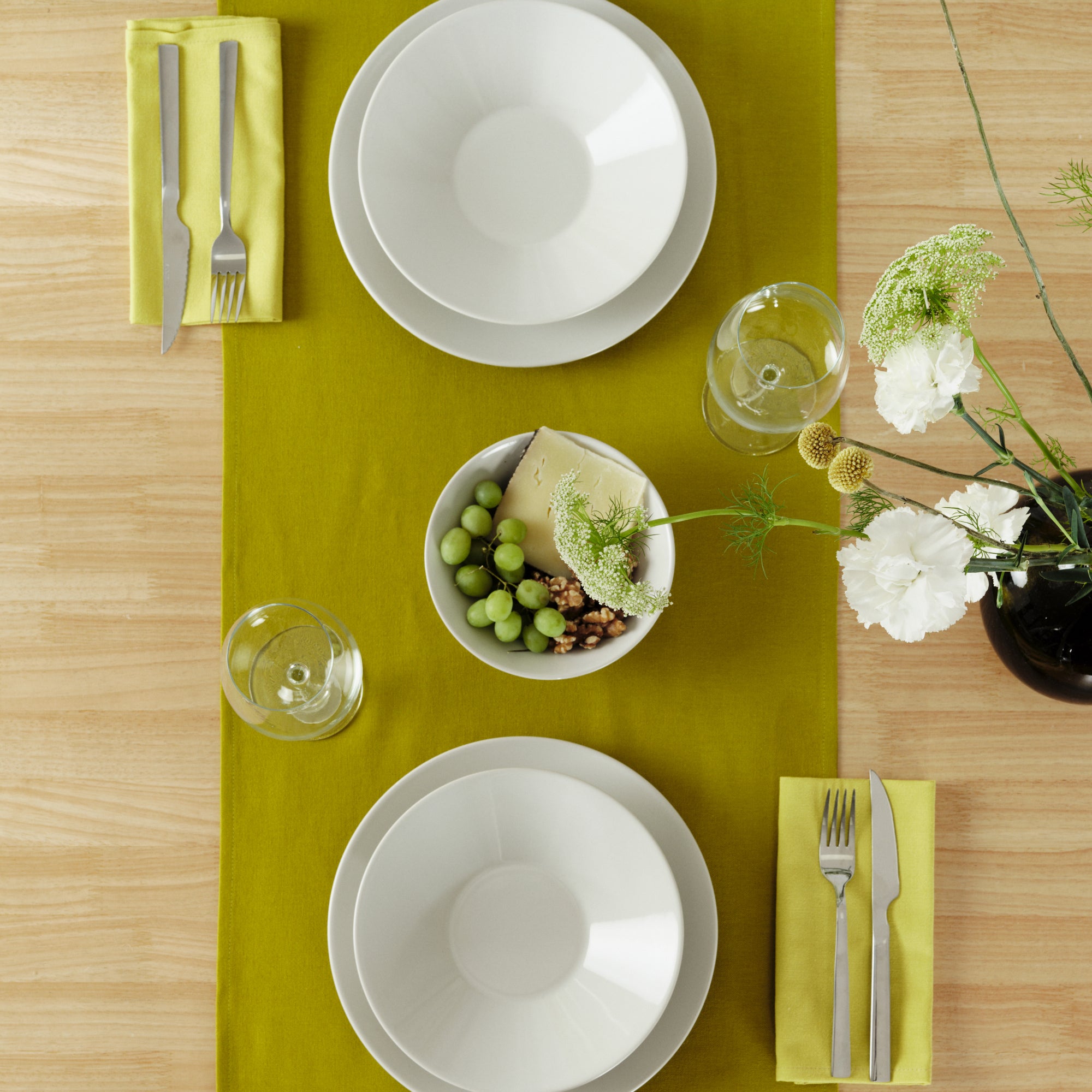 Chemin de table uni 100% lin Pistache