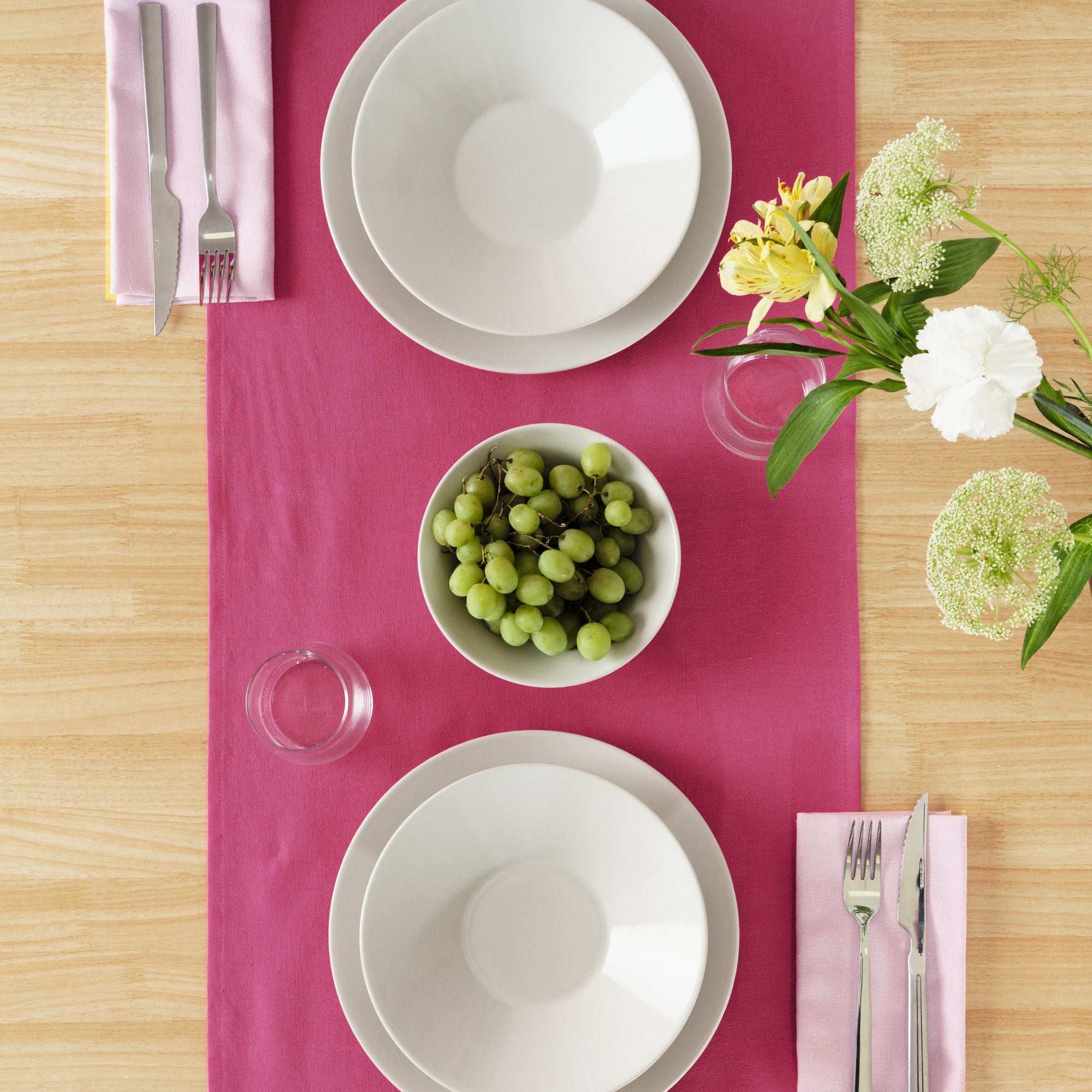 Chemin de table uni 100% lin fuchsia