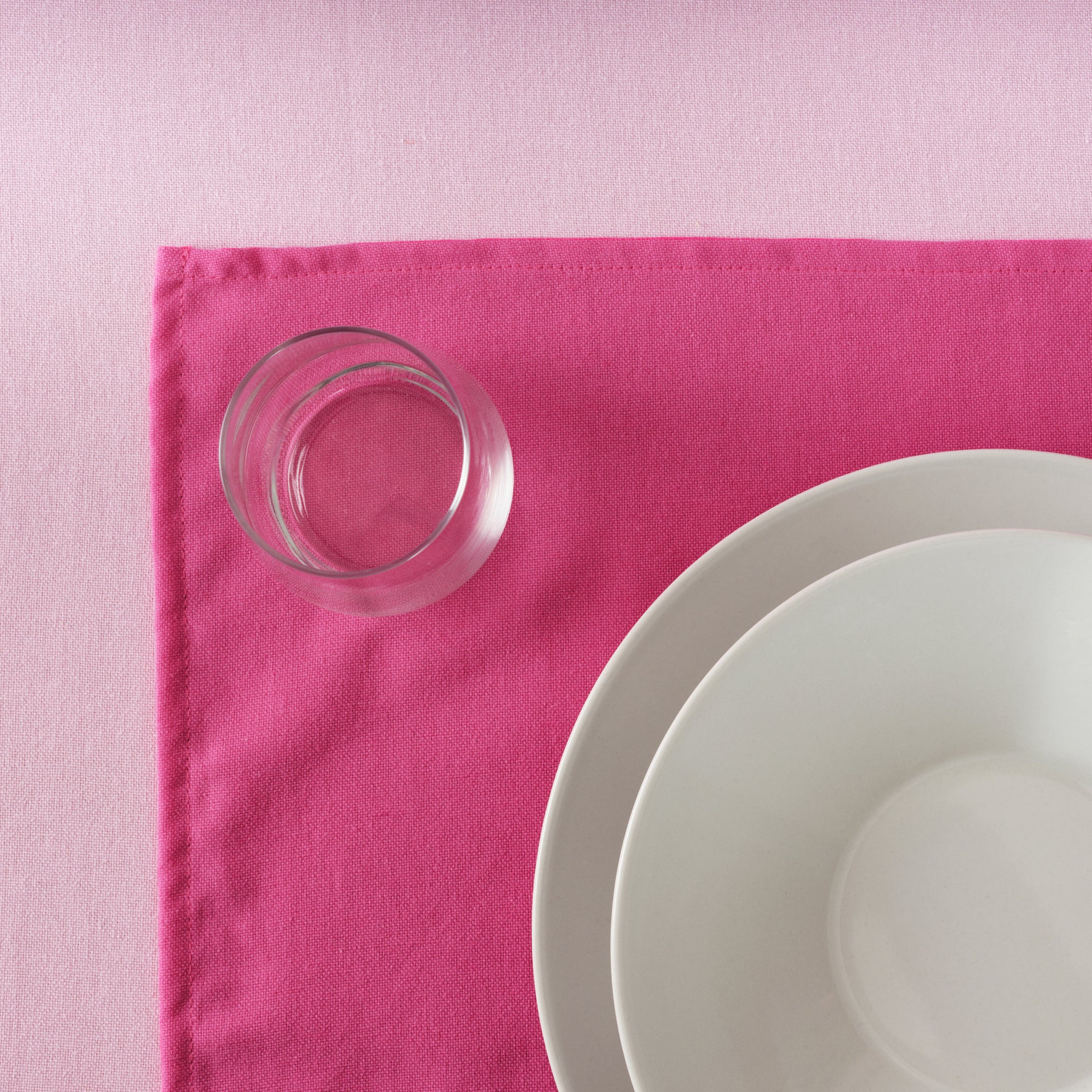 Paquet de 2 pièces. Set de table uni 100% lin Fuchsia
