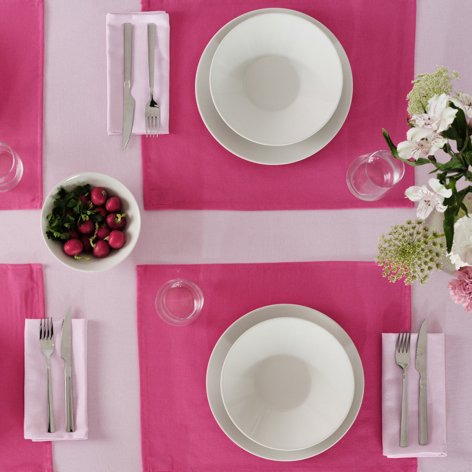 Paquet de 2 pièces. Set de table uni 100% lin Fuchsia