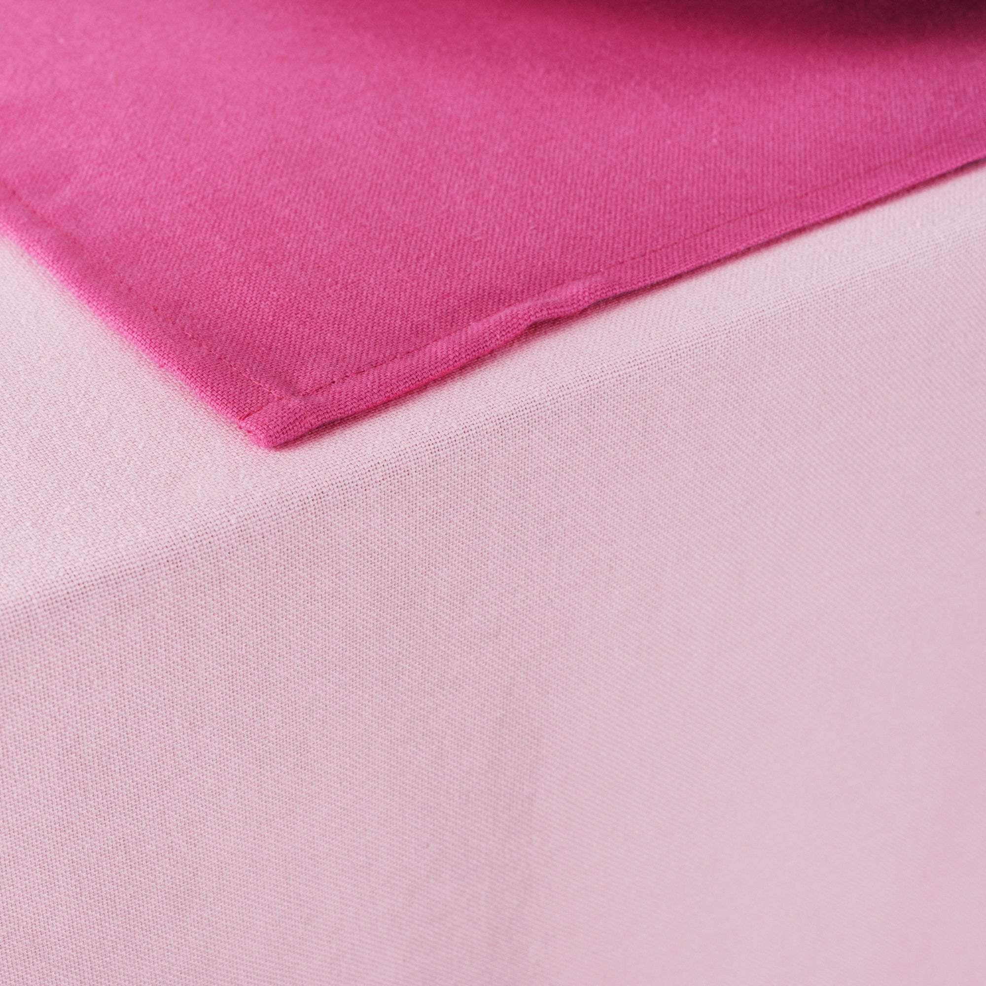 Paquet de 2 pièces. Set de table uni 100% lin Fuchsia