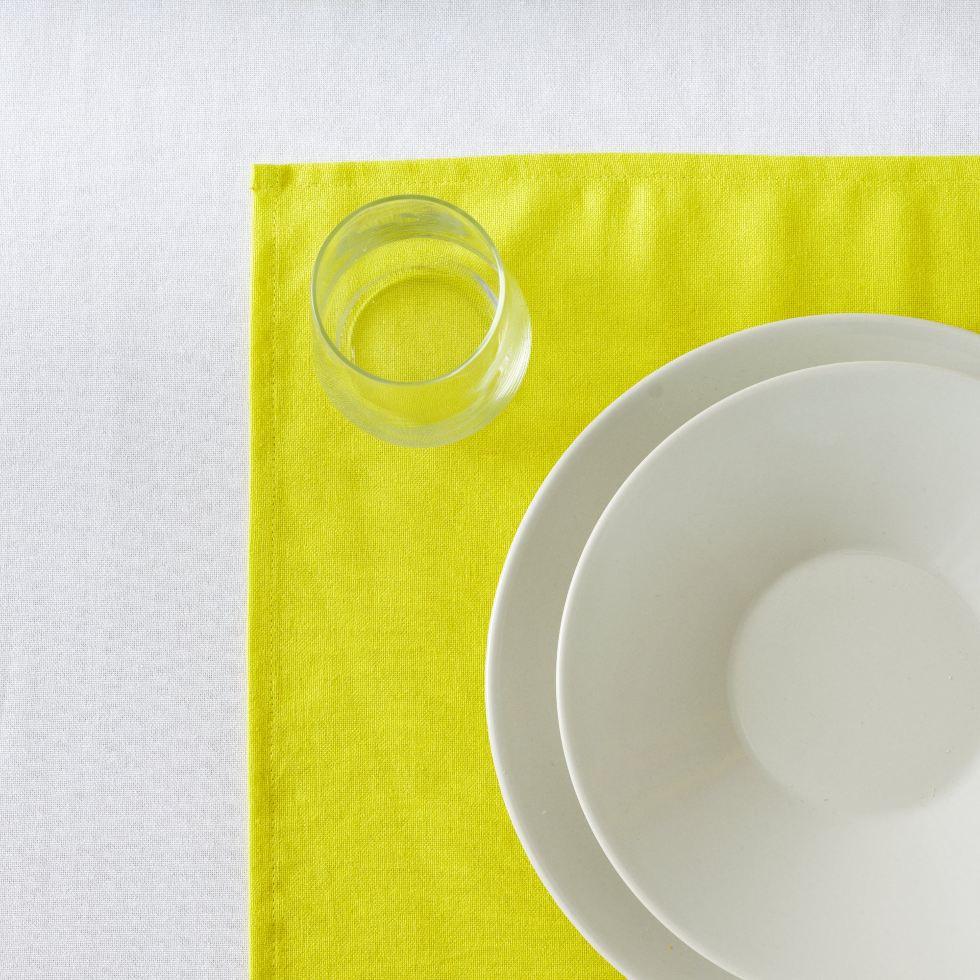 Paquet de 2 pièces. Set de table uni 100% lin jaune