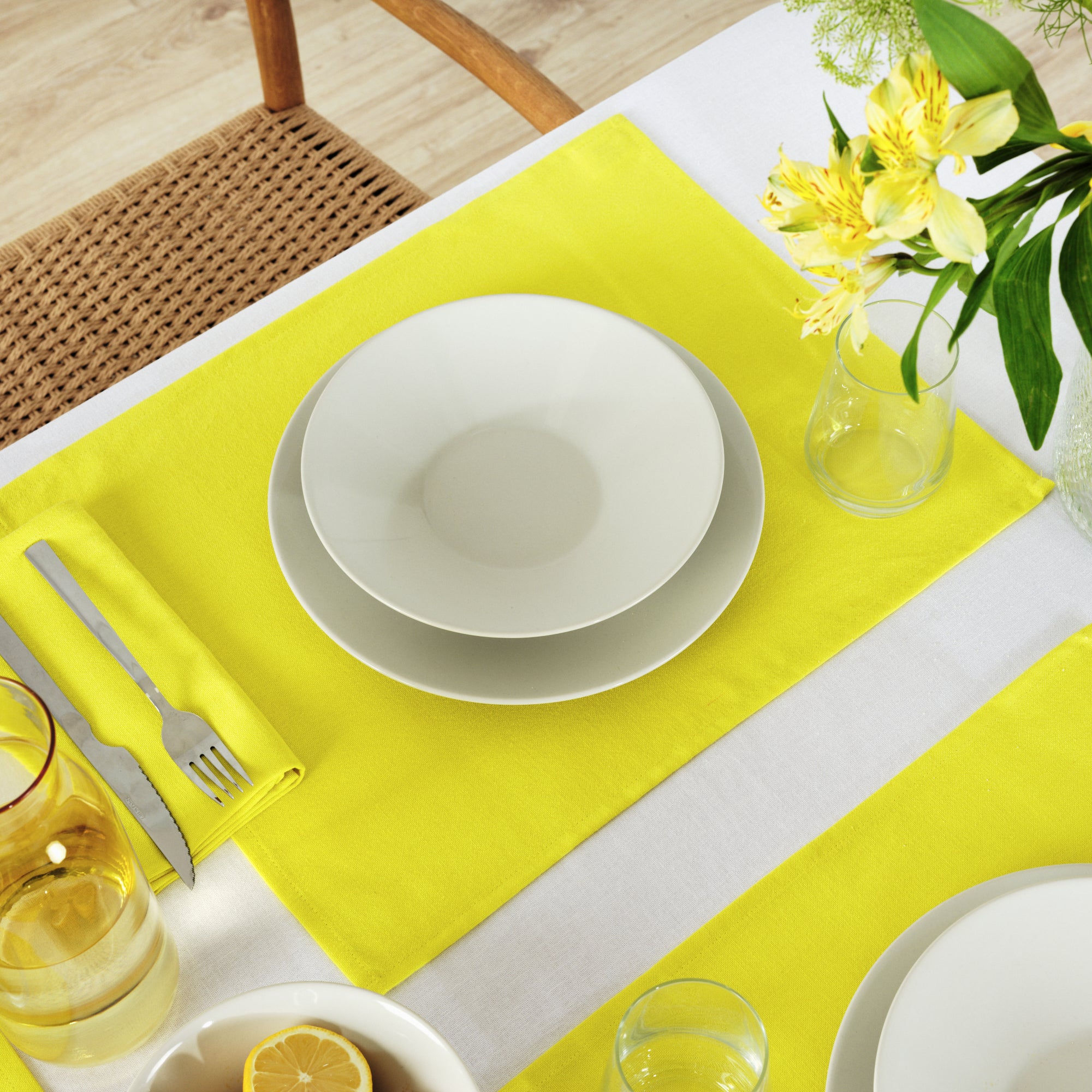 Paquet de 2 pièces. Set de table uni 100% lin jaune