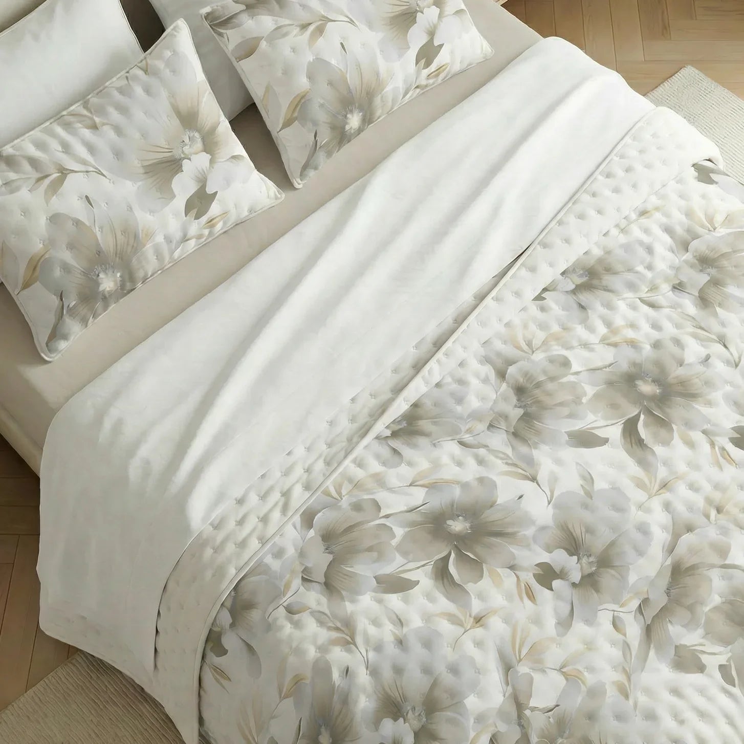 Colcha boutí estampada Bloom Beige tacto suave